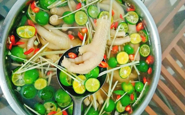 6 Lưu ý để món chân gà ngâm sả ớt không bị đắng và nổi váng