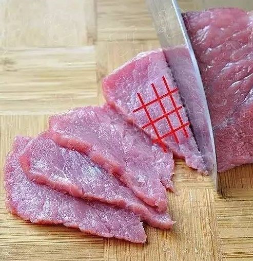Khi thái thịt nên thái dọc thớ hay ngang thớ? Câu trả lời của đầu bếp khiến ai cũng ngỡ ngàng