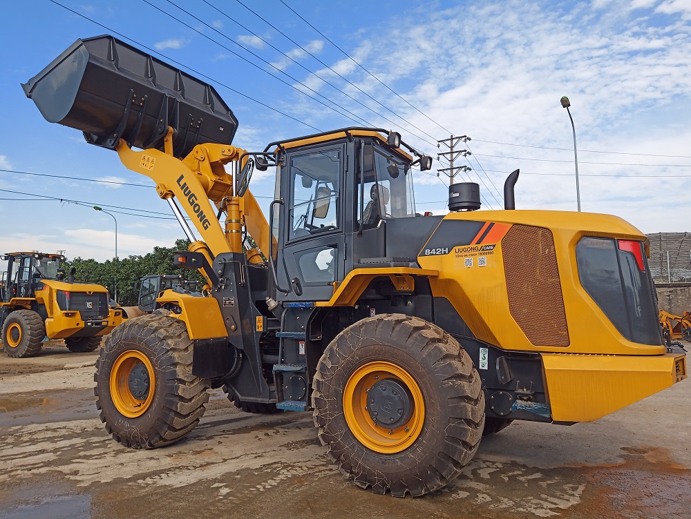may-xuc-lat-liugong-clg842h-gau-2-9m3-xuc-lat-hai-au-2024