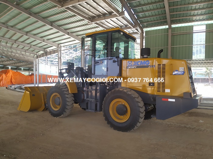 bàn giao máy xúc lật xcmg lw330fv 