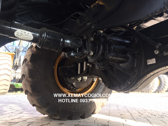 máy xúc lật gầu 0.9 m3