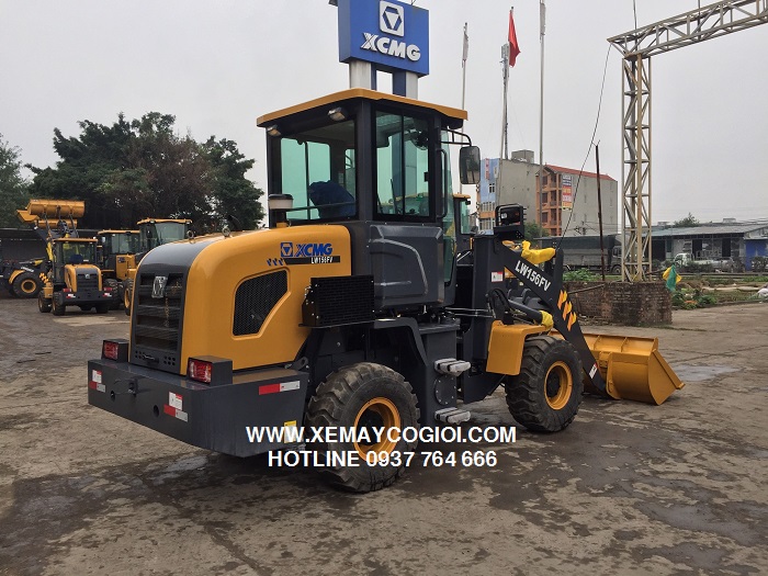 máy xúc lật gầu 0.9 m3