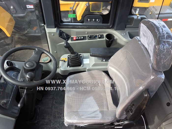 ban-giao-may-xuc-lat-xcmg-lw330fv-gau-1-8-m3