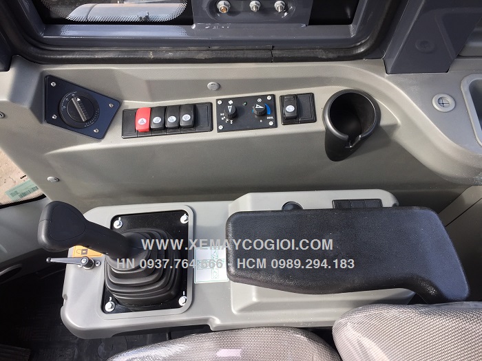 ban-giao-may-xuc-lat-xcmg-lw330fv-gau-1-8-m3