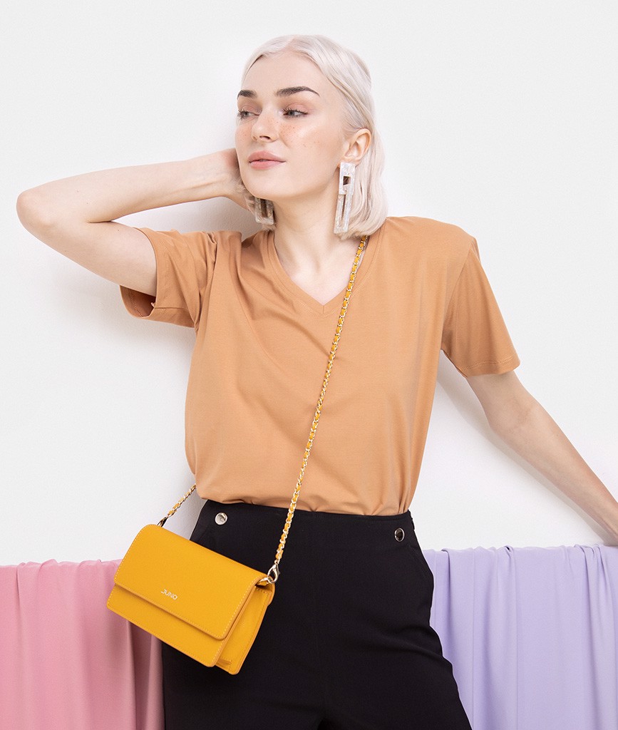 Áo thun basic form rộng cổ tim
