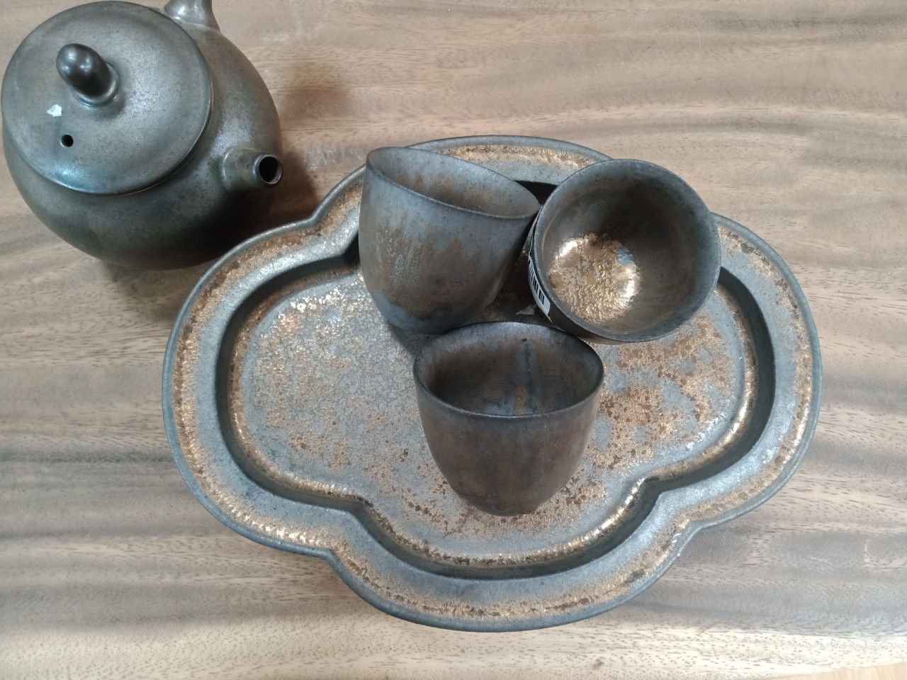 Khay ấm lượn lỗ