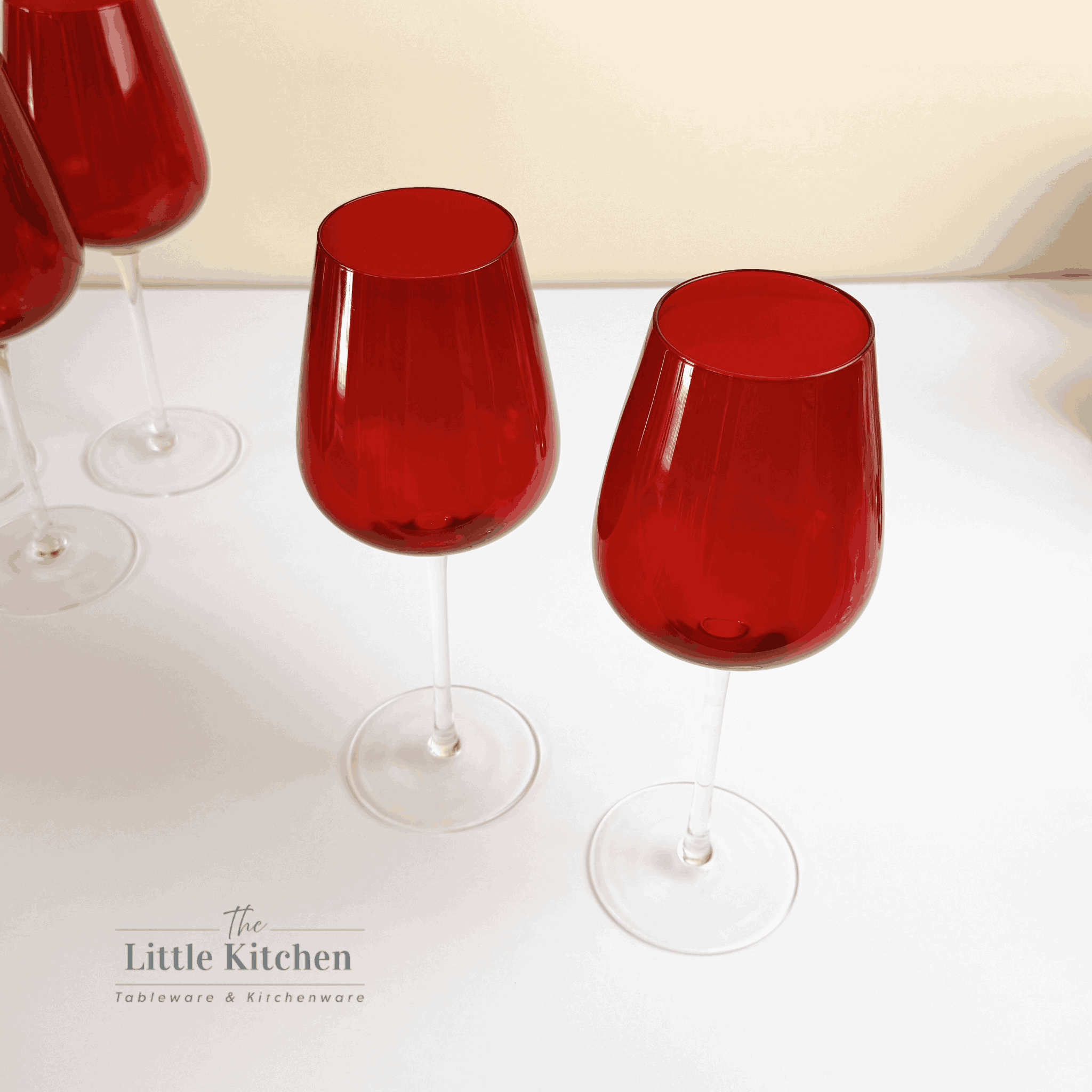 Ly vang thuỷ tinh bầu đỏ