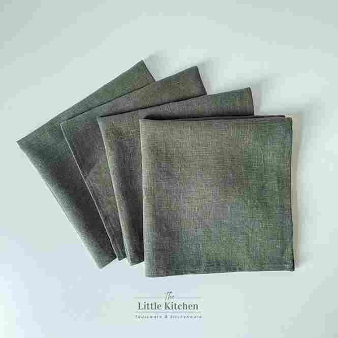 Set tiệc trắng viền nâu phong cách Á