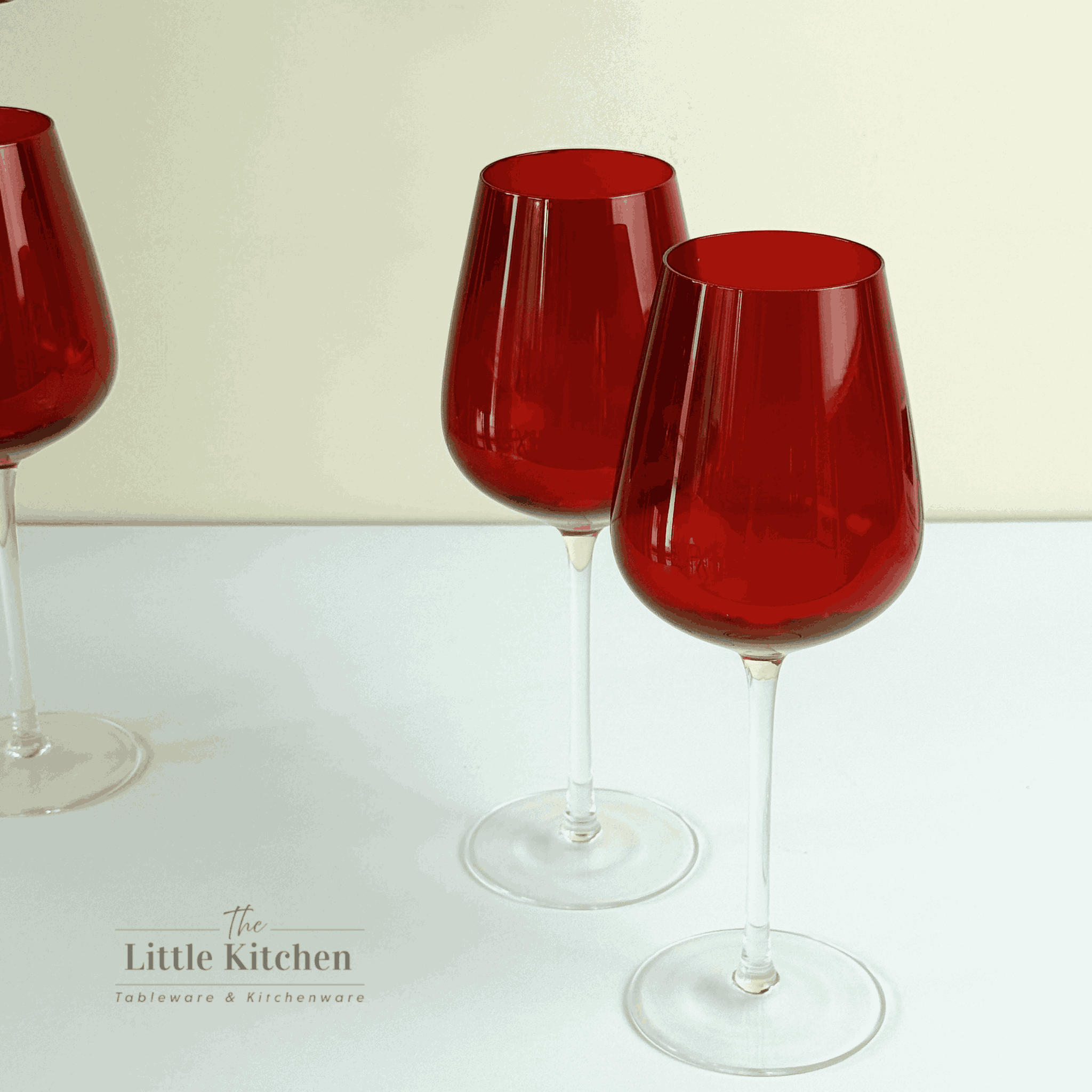 Ly vang thuỷ tinh bầu đỏ