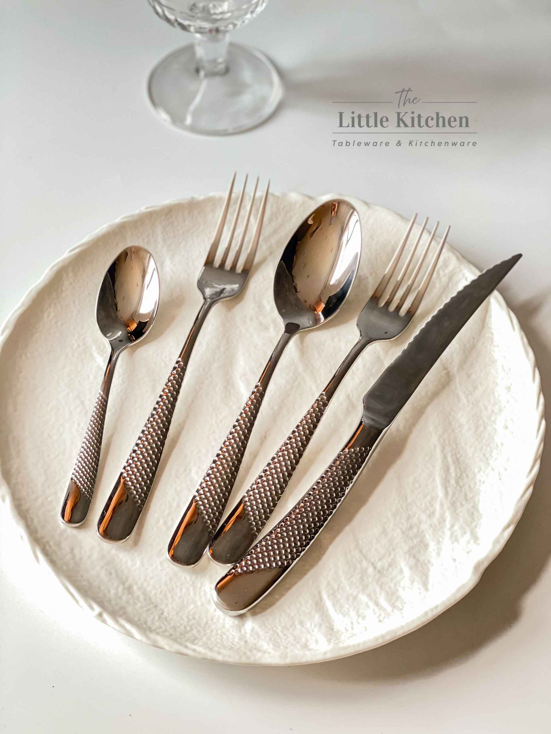Set tiệc hè xanh hồng