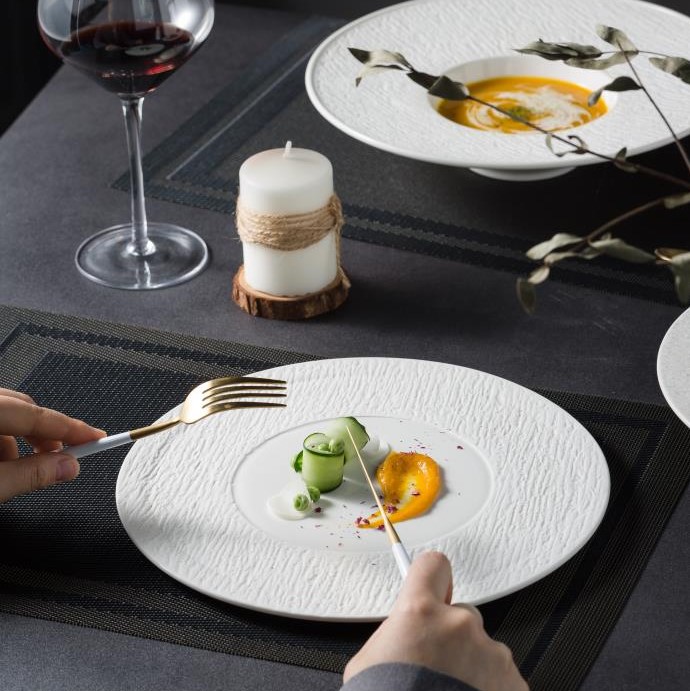 Bộ đĩa cao cấp màu trắng họa tiết viền nhám