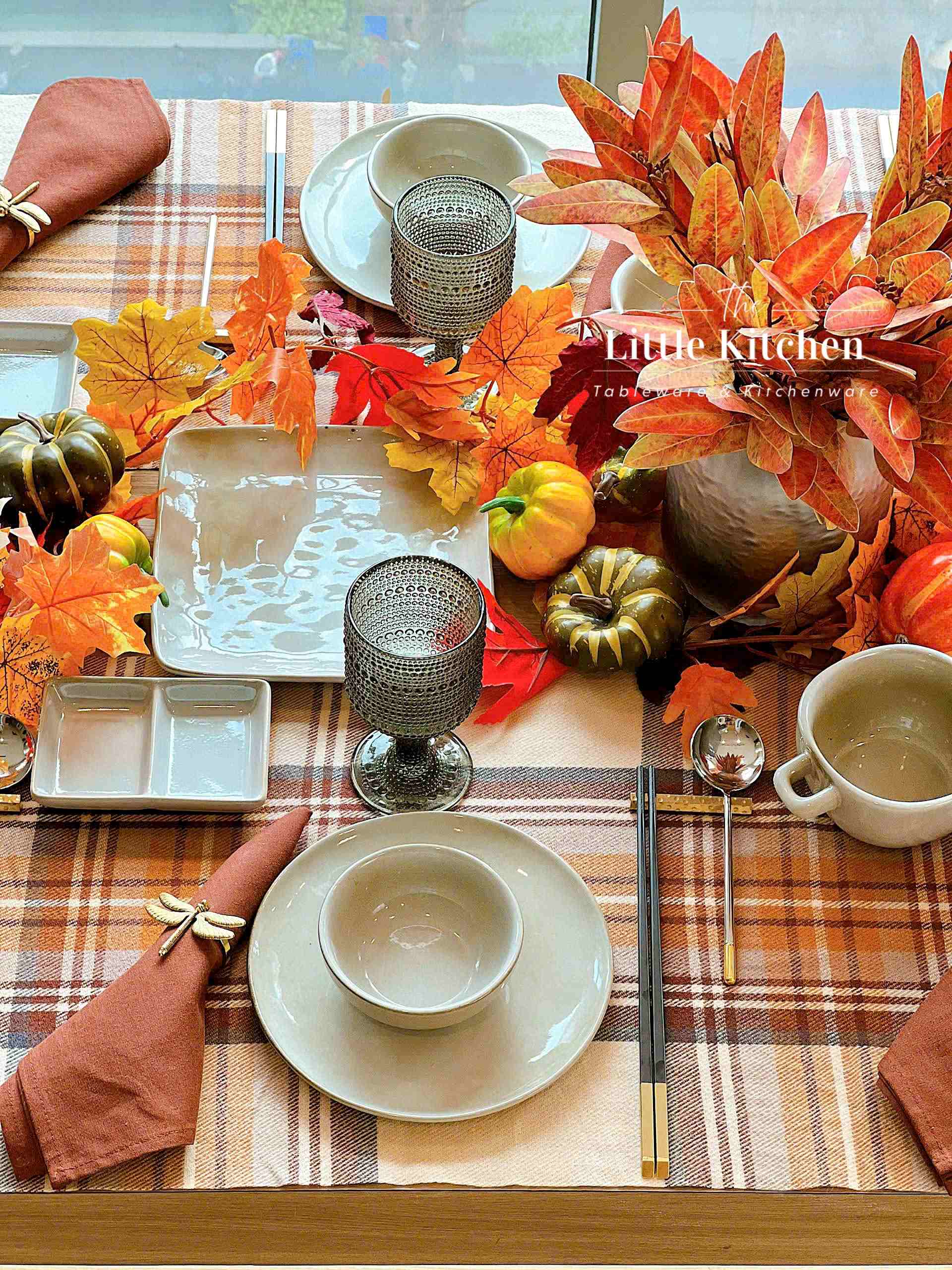 Set tiệc ghi nâu mùa thu