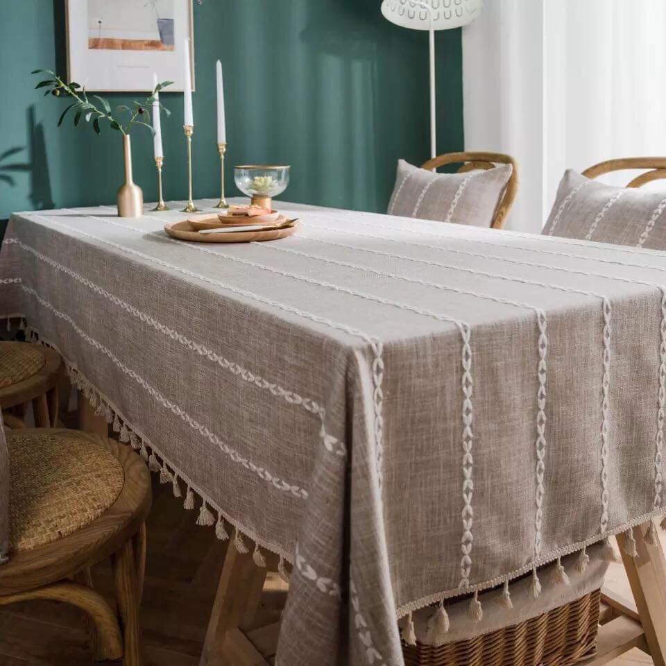 KHĂN TRẢI BÀN SỌC VIỀN TUA RUA