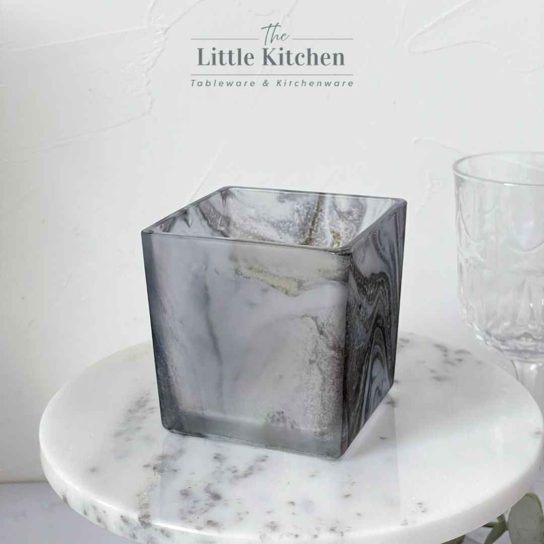 Cốc thủy tinh vuông vân ghi