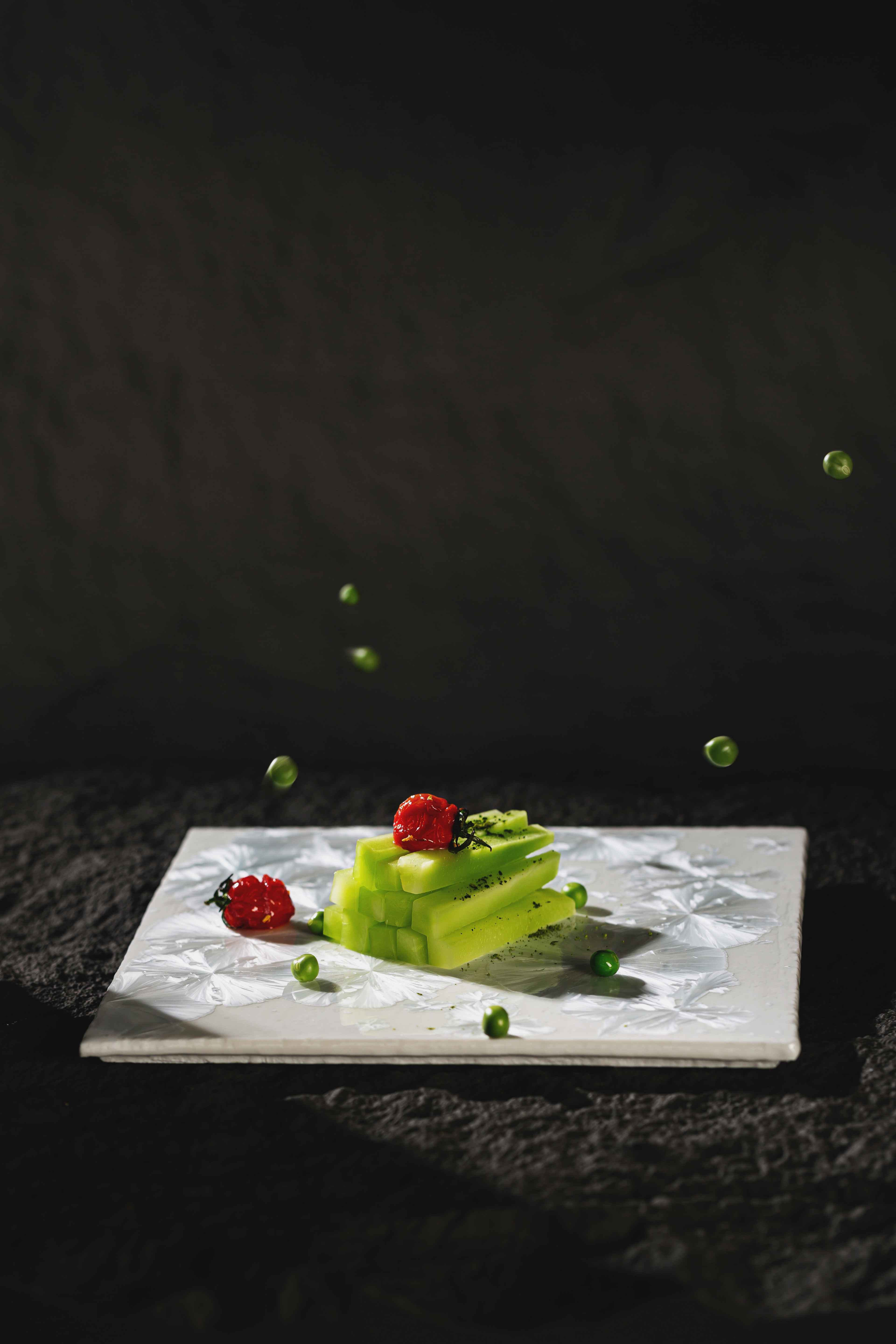 Bộ bát đĩa cao cấp phong cách Nhật Bản màu trắng hoa văn chìm độc đáo