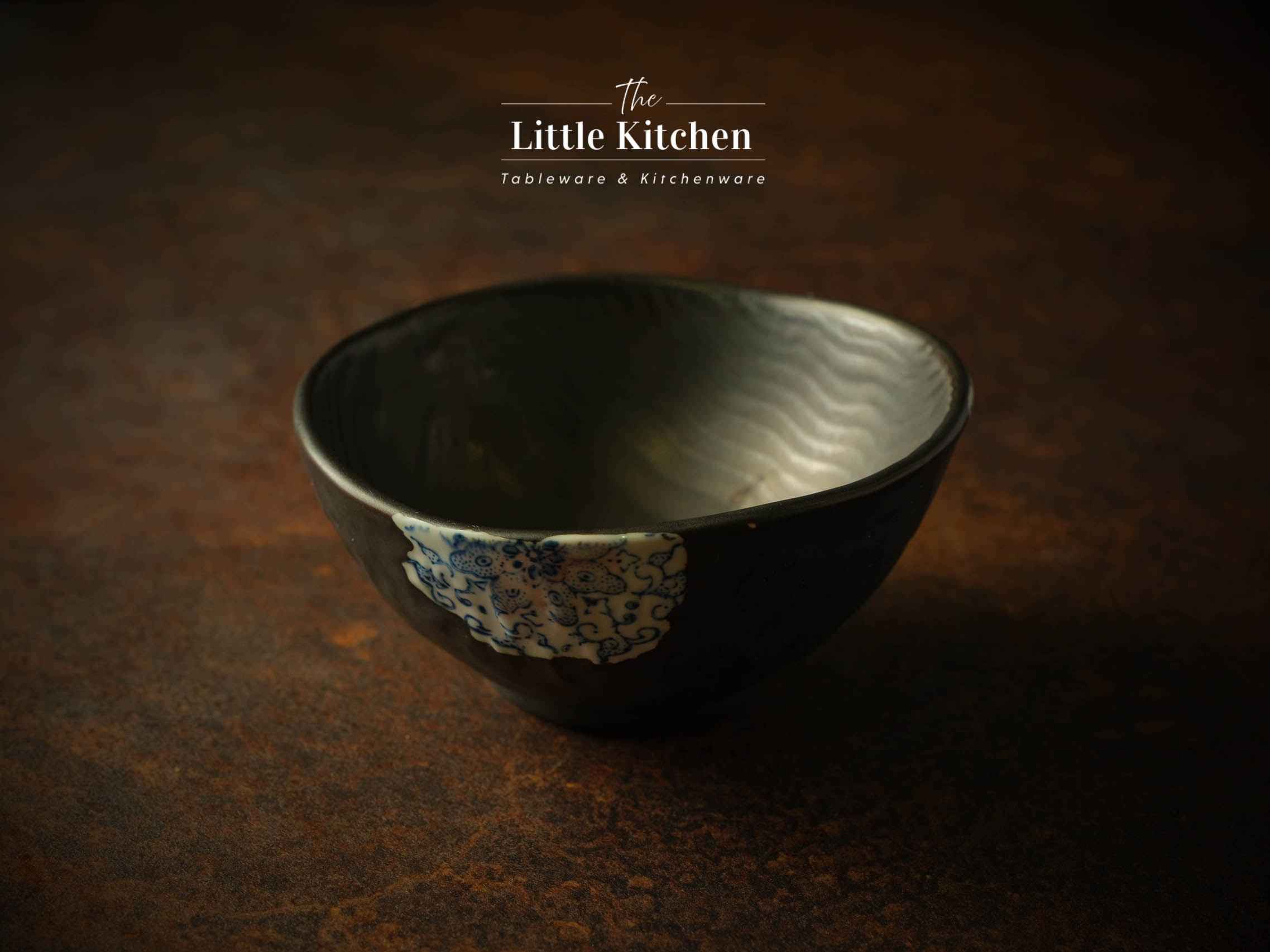 Bộ bát đĩa cao cấp phong cách Nhật Bản màu đen đắp hoa.