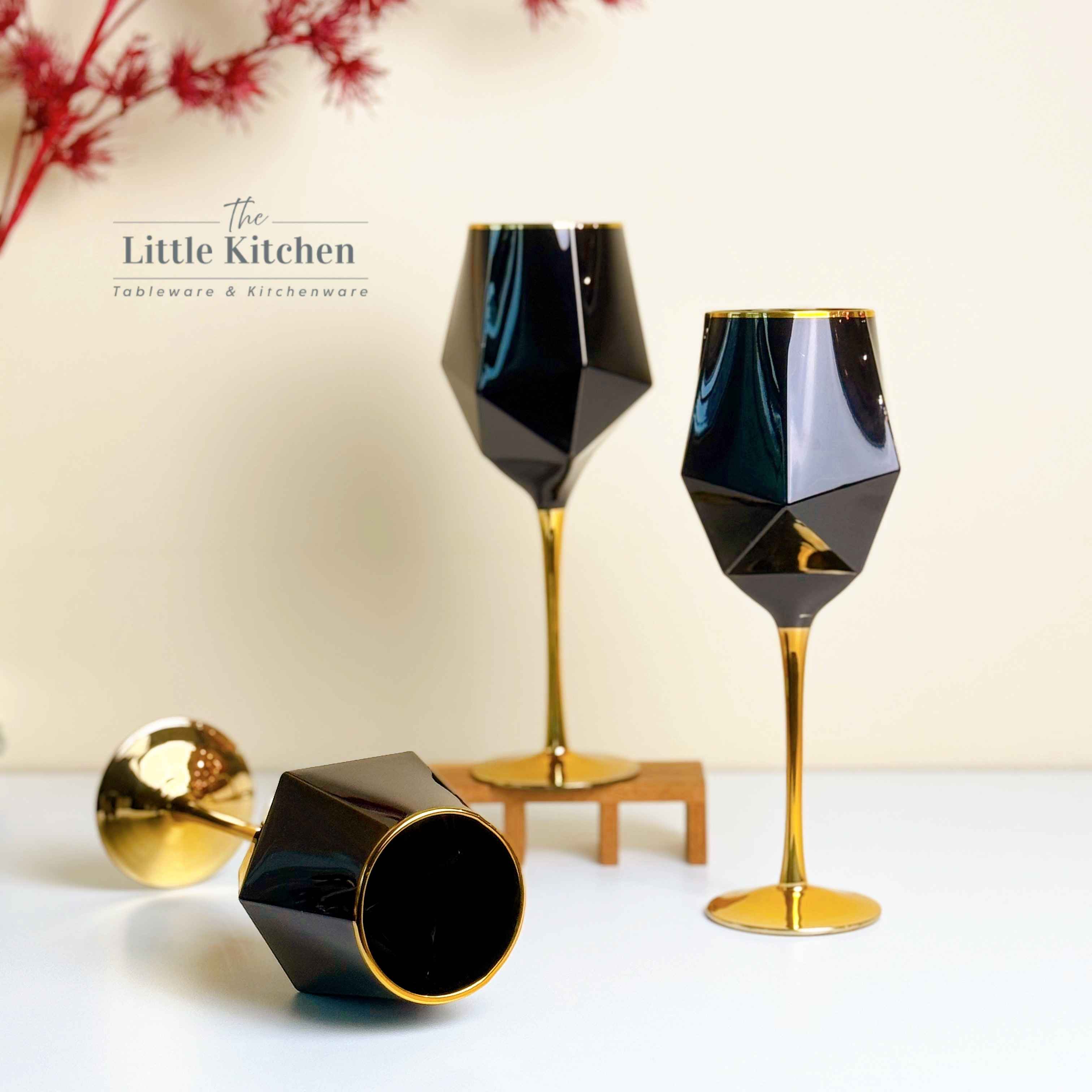 Ly thuỷ tinh trám đen