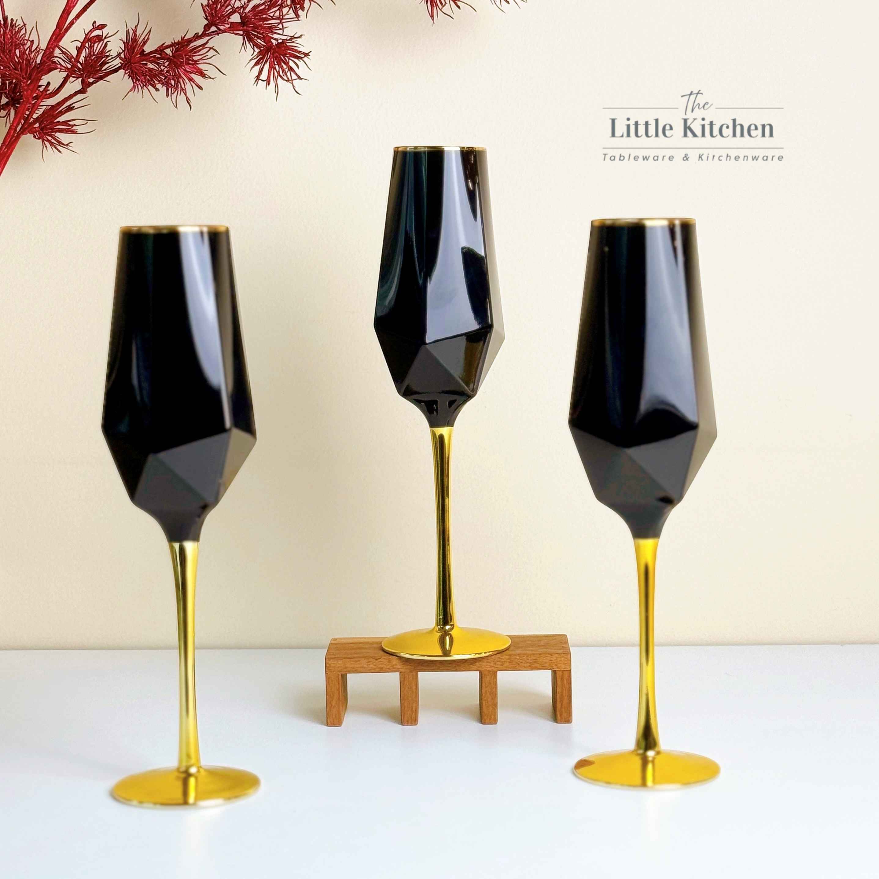 Ly thuỷ tinh trám đen