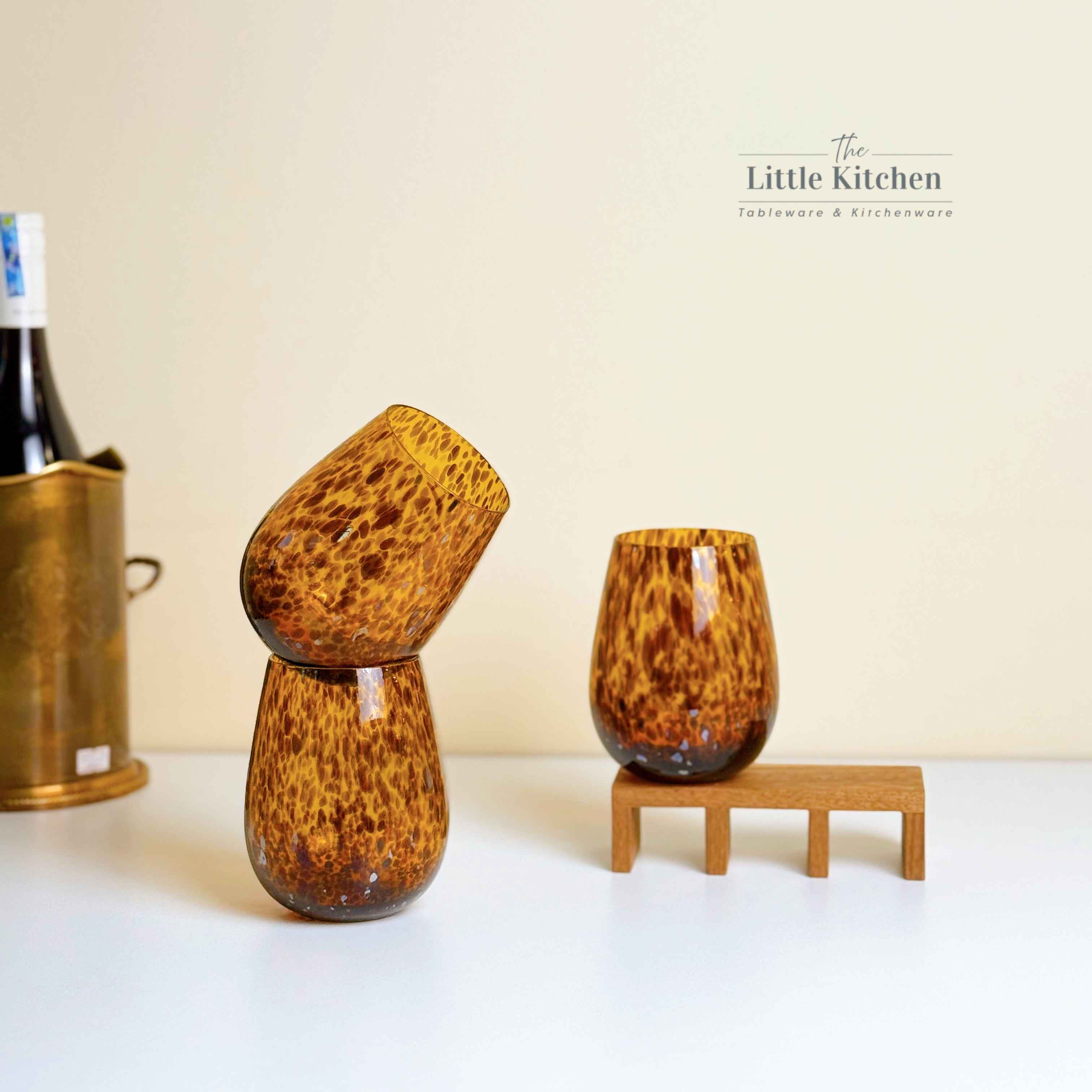 Cốc thuỷ tinh da báo