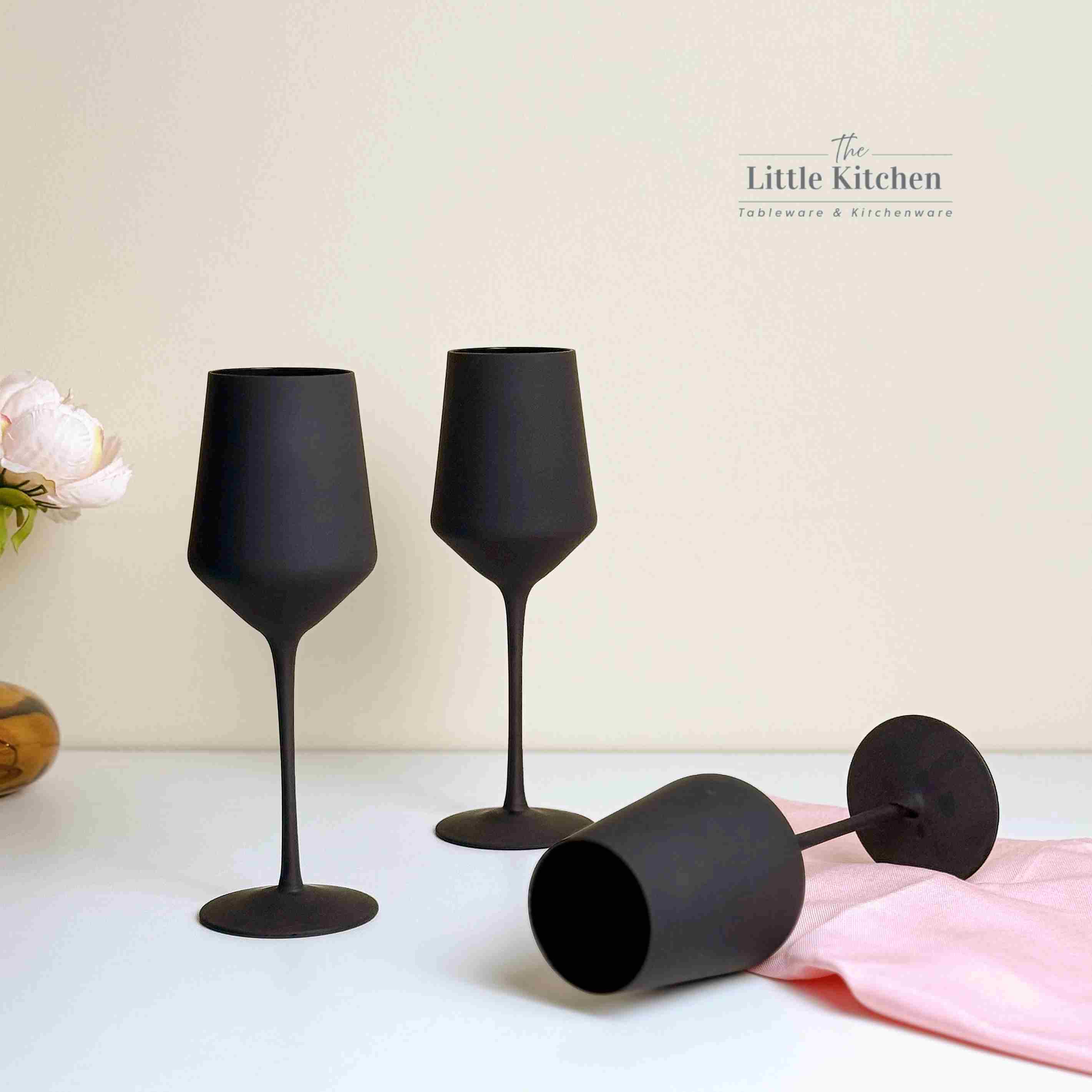 Set tiệc sup đen trắng nhà hàng