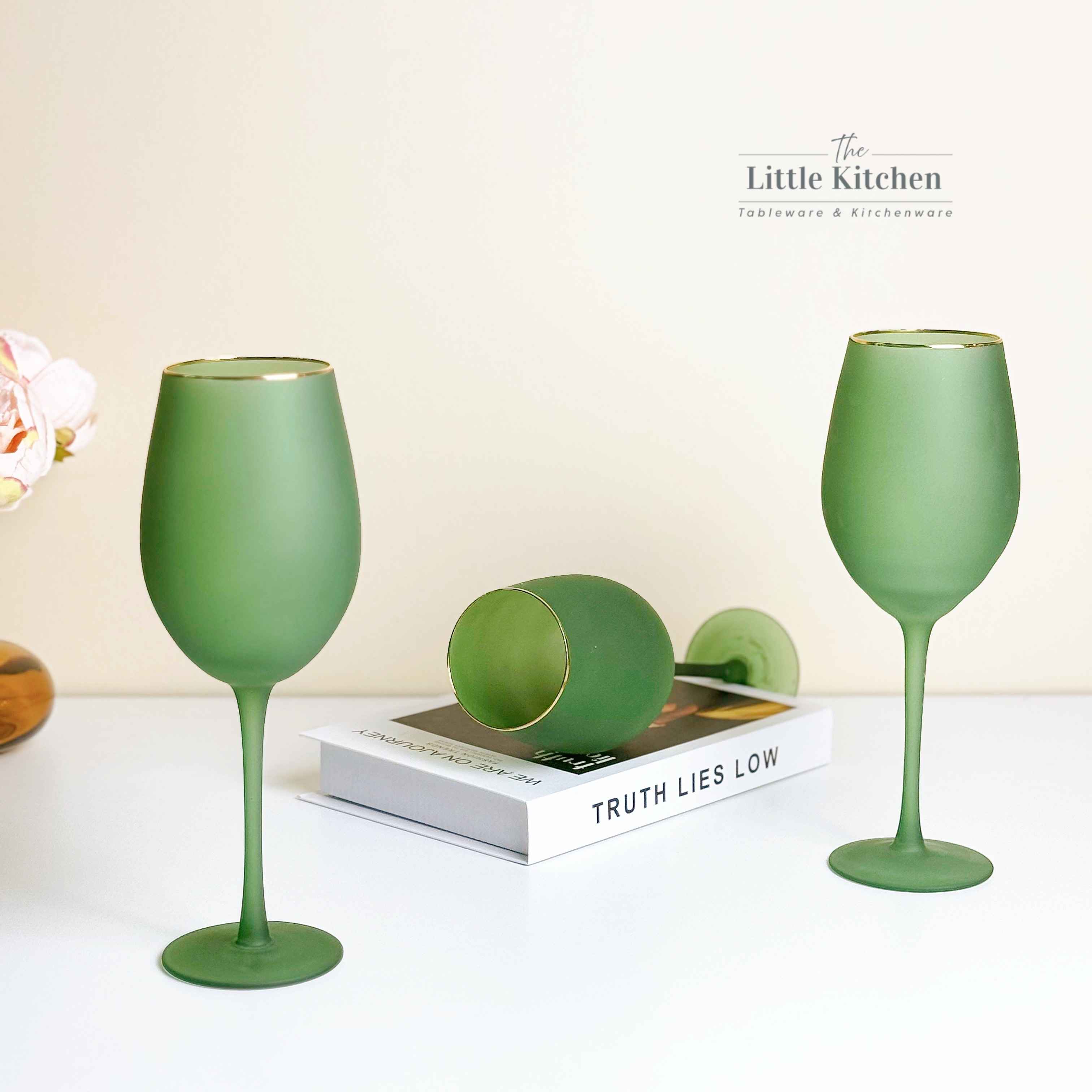 Ly vang thuỷ tinh lục lì viền vàng