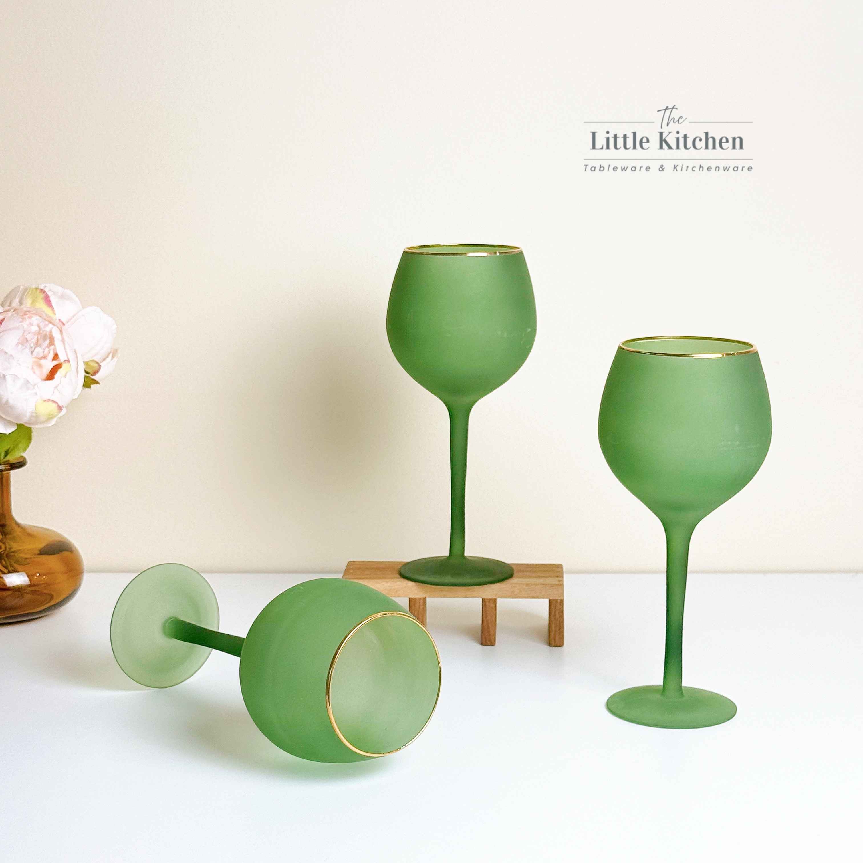 Ly vang thuỷ tinh bầu lục lì viền vàng