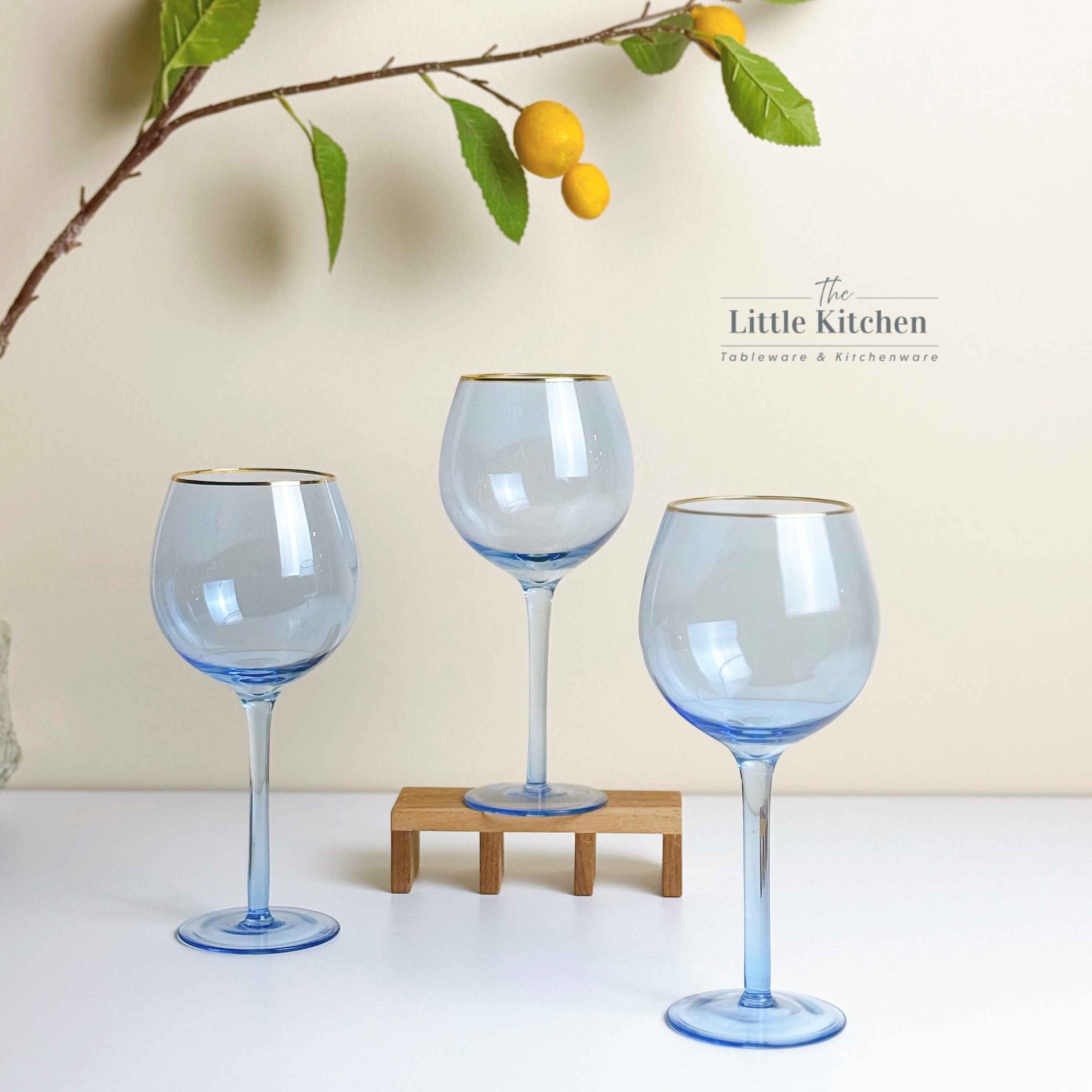 Ly vang thuỷ tinh bầu lam viền vàng