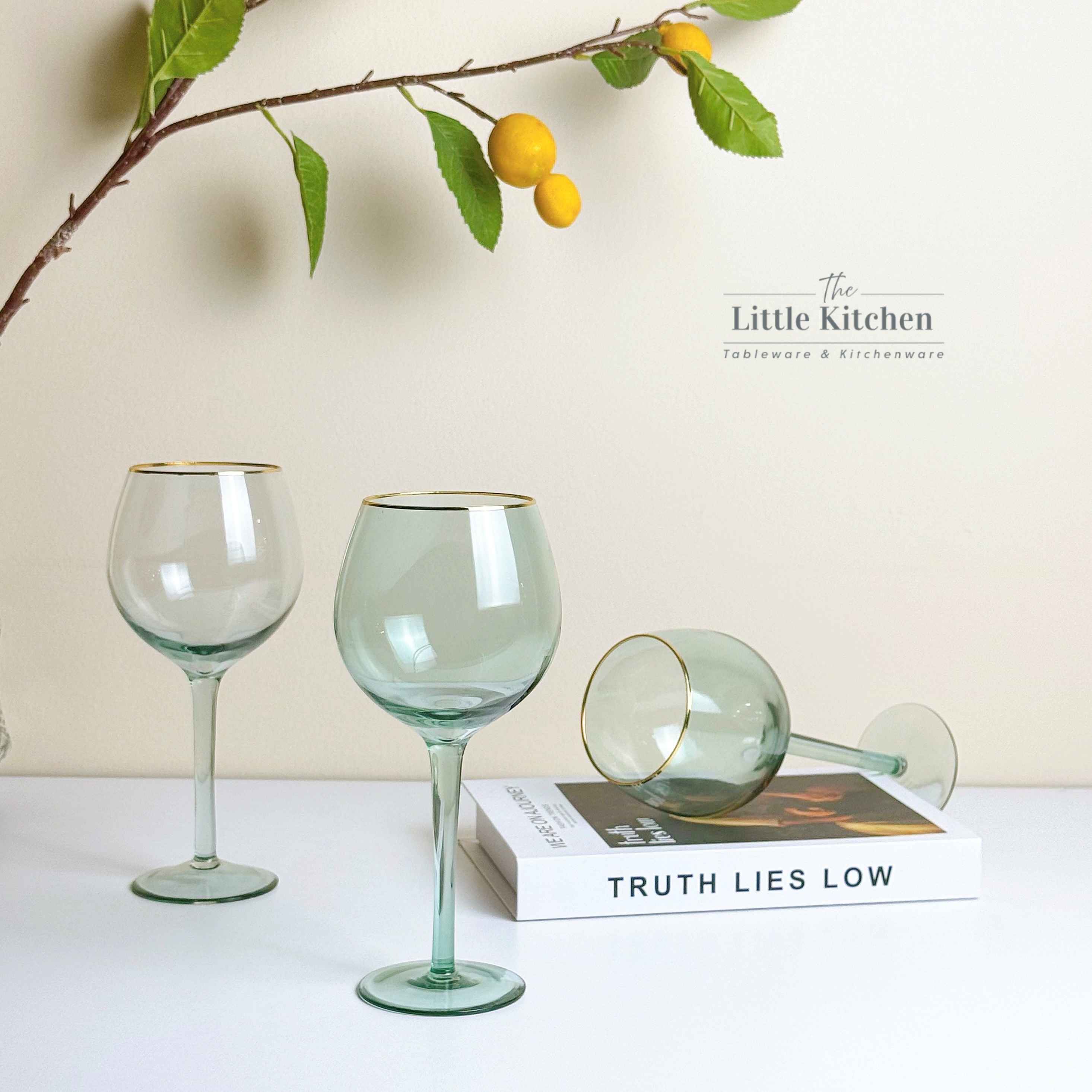 Ly vang thuỷ tinh bầu lục viền vàng