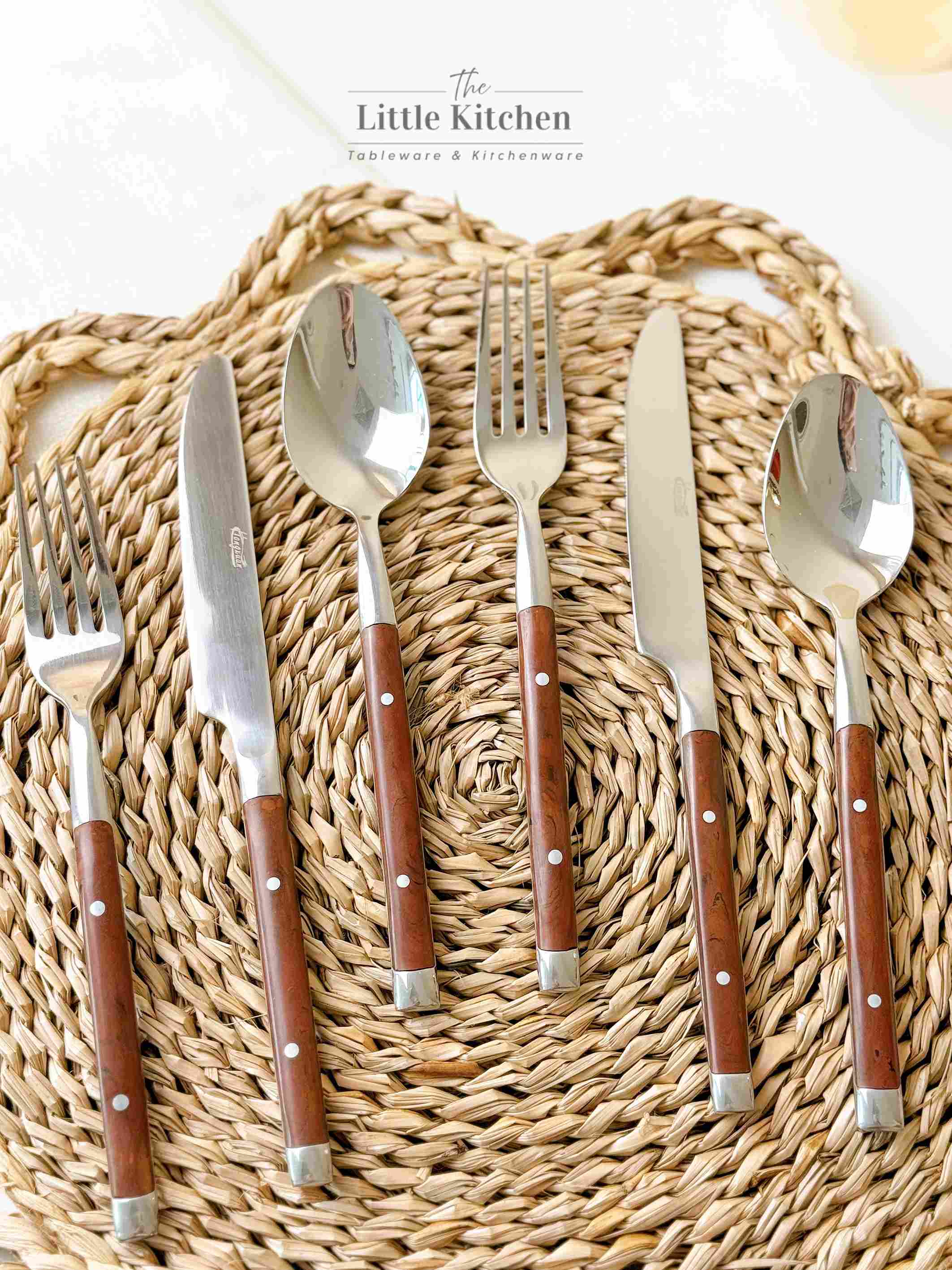 Set tiệc vintage hoa xanh trắng