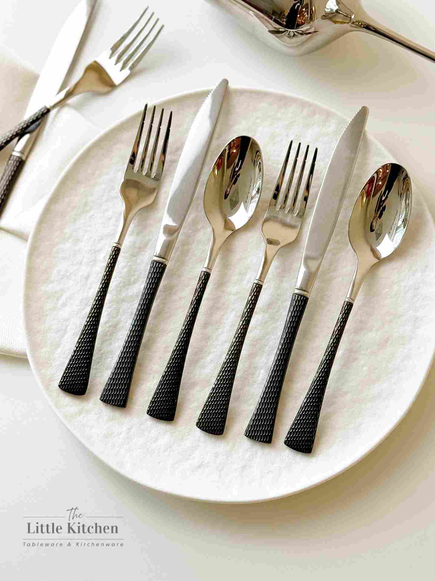 Set tiệc đen vàng