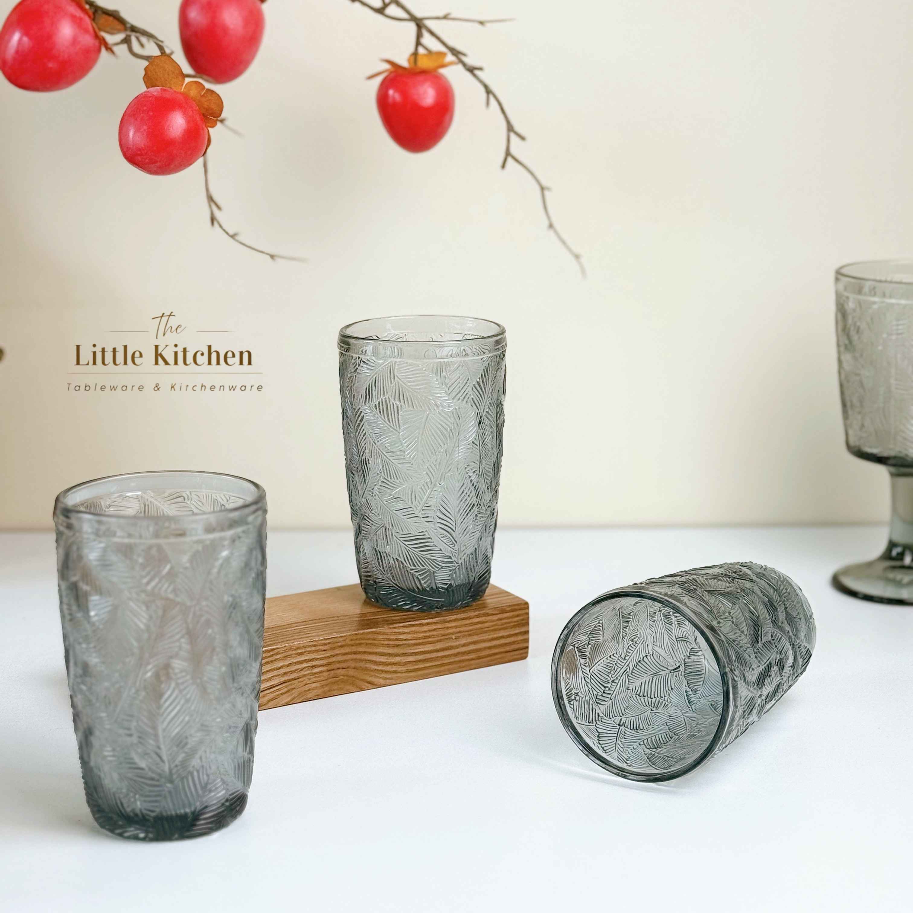 Cốc thuỷ tinh ghi lá