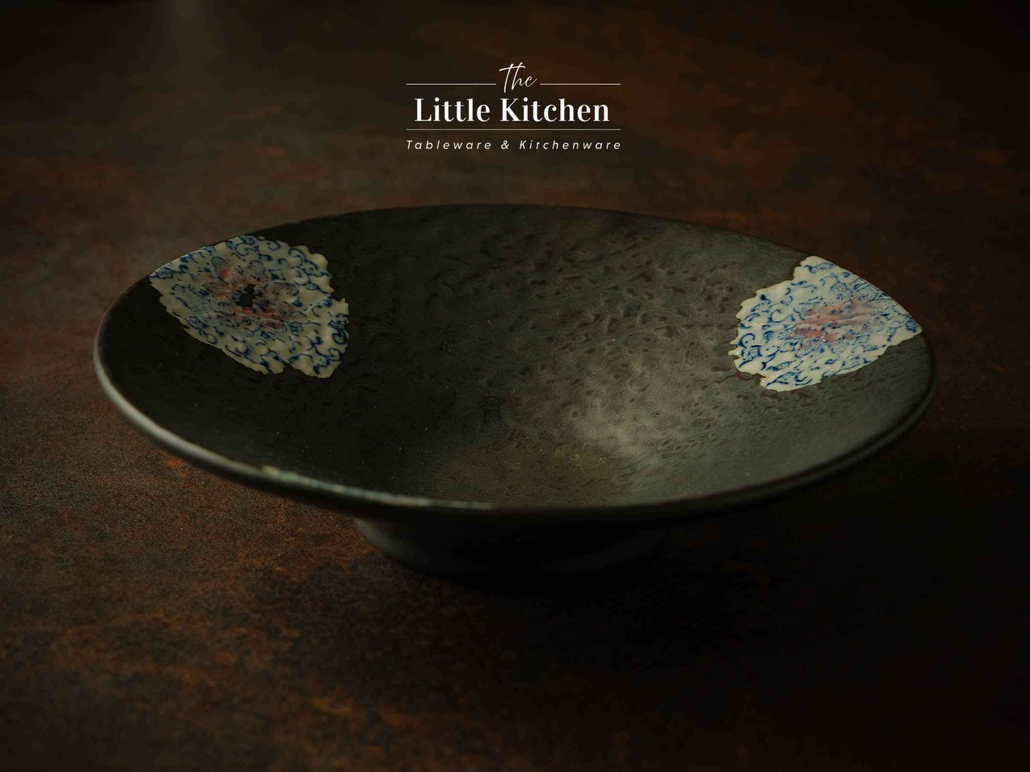 Bộ bát đĩa cao cấp phong cách Nhật Bản màu đen đắp hoa.