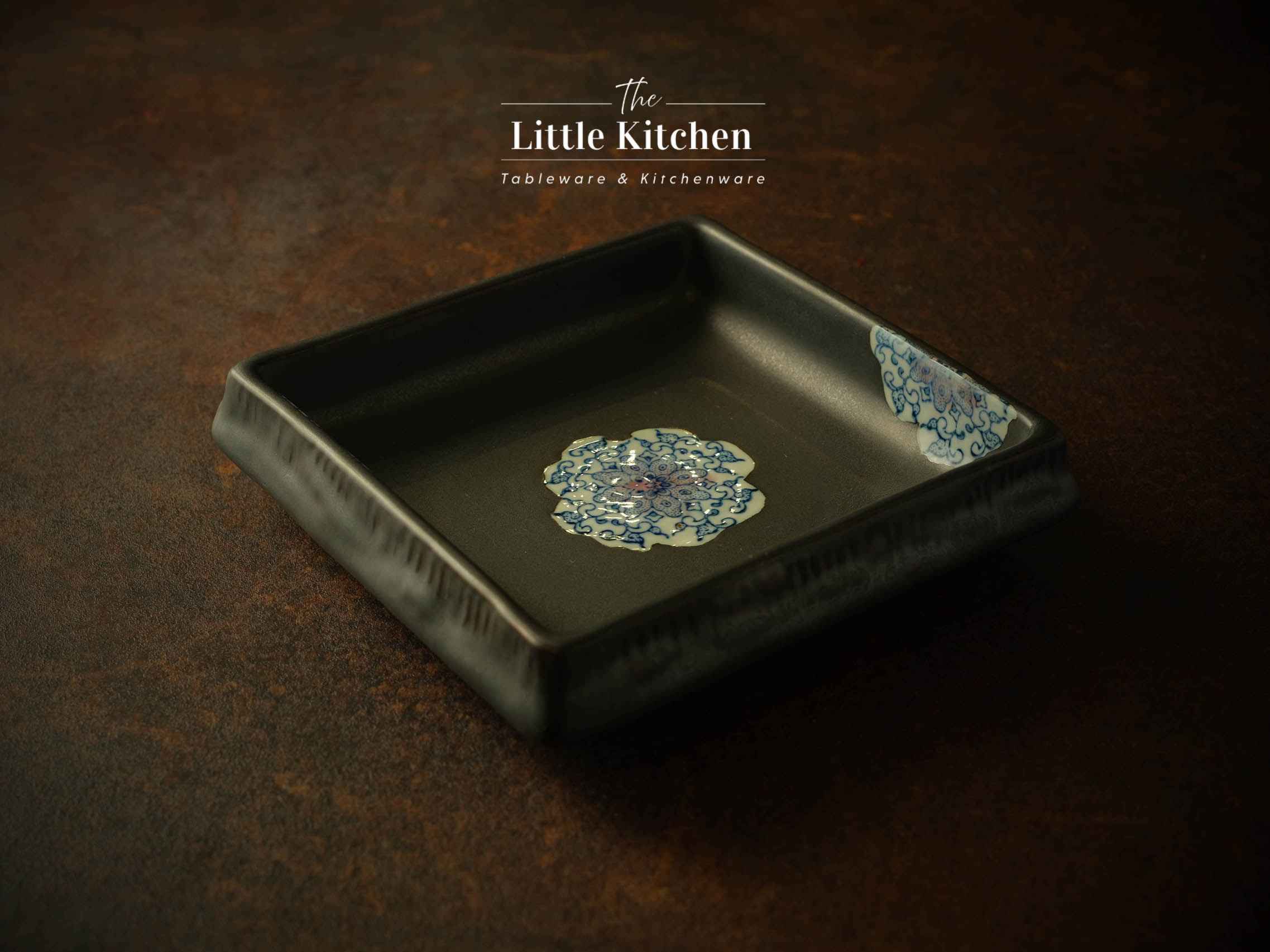 Bộ bát đĩa cao cấp phong cách Nhật Bản màu đen đắp hoa.