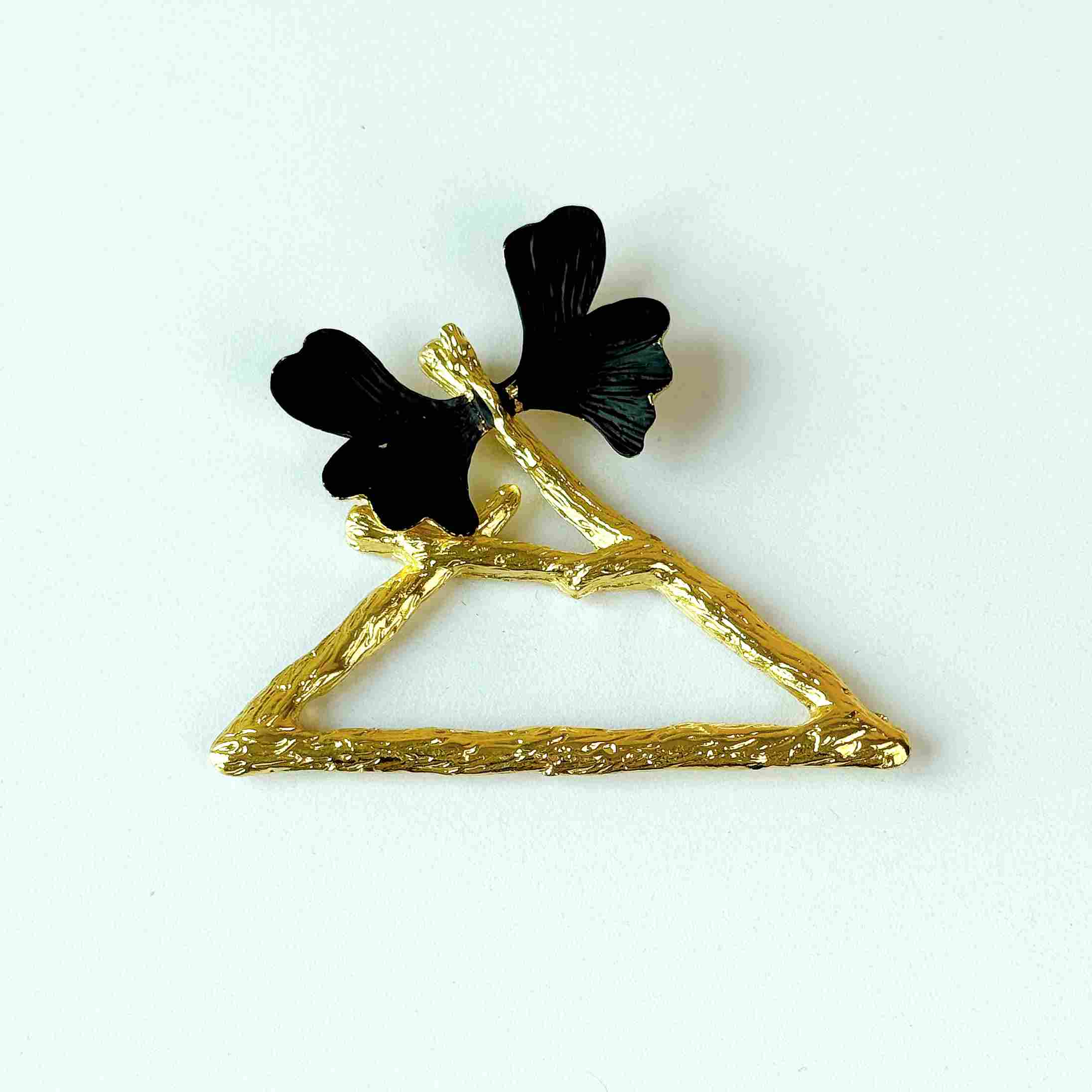 Ring cành vàng nơ đen