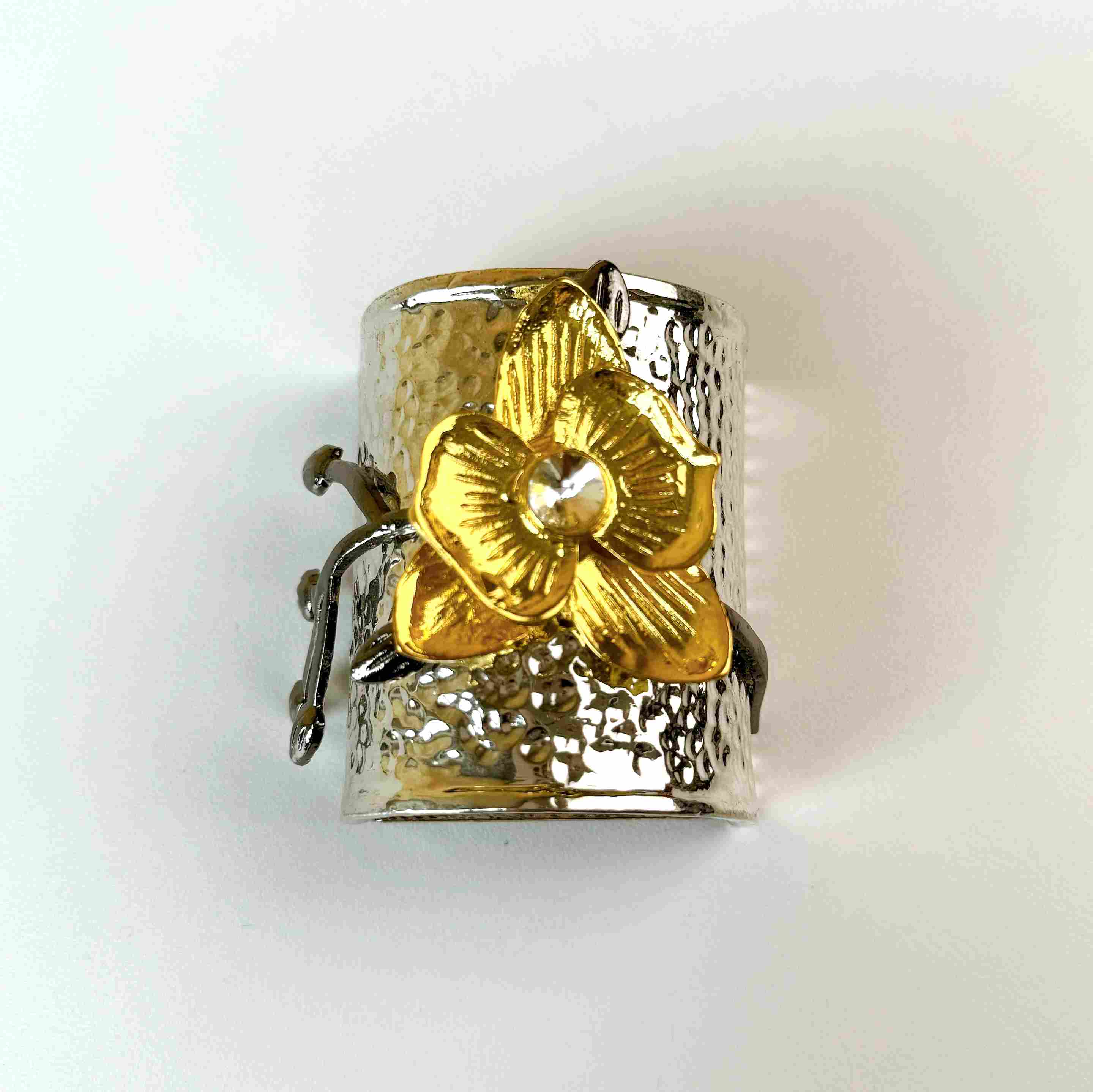Ring cuộn cong hoa vàng