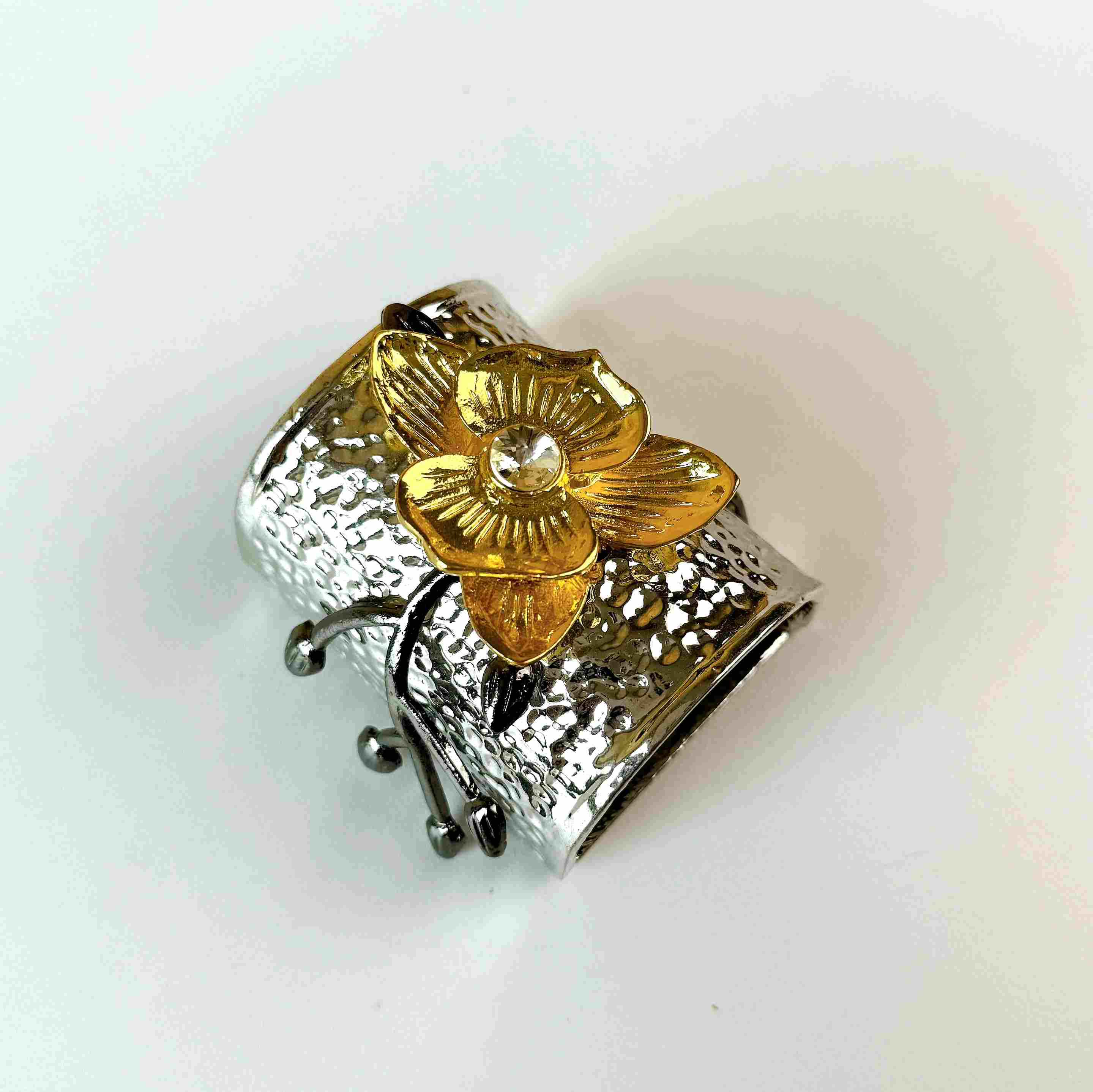 Ring cuộn cong hoa vàng