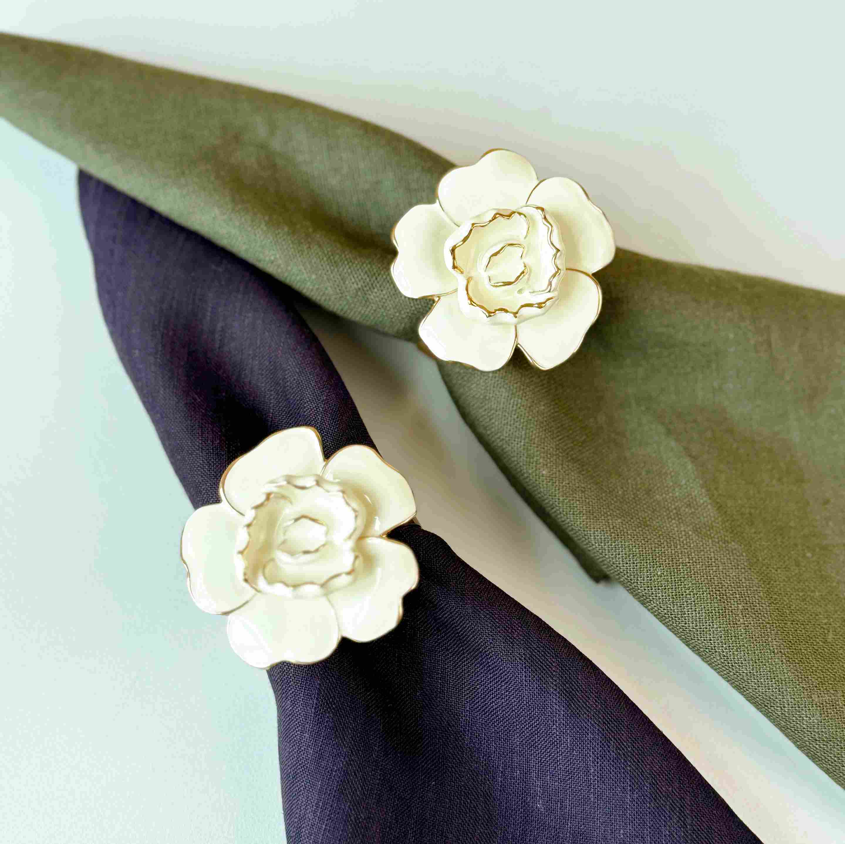 Ring hoa hồng trắng