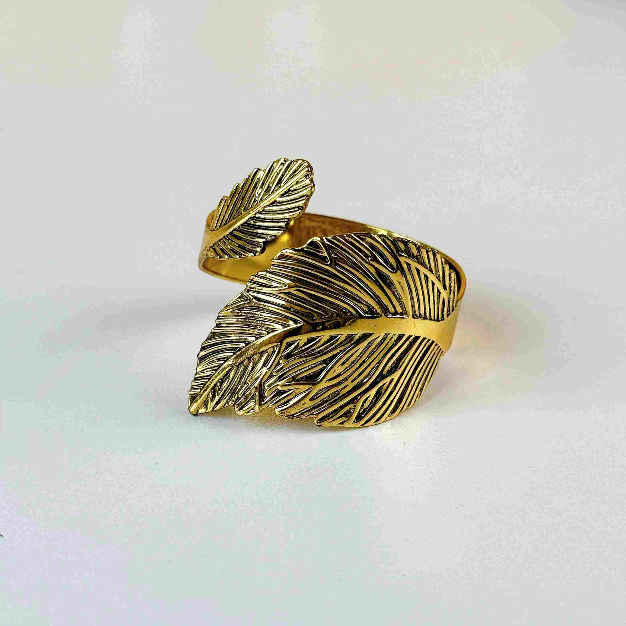 Ring kẹp lá vàng xỉn
