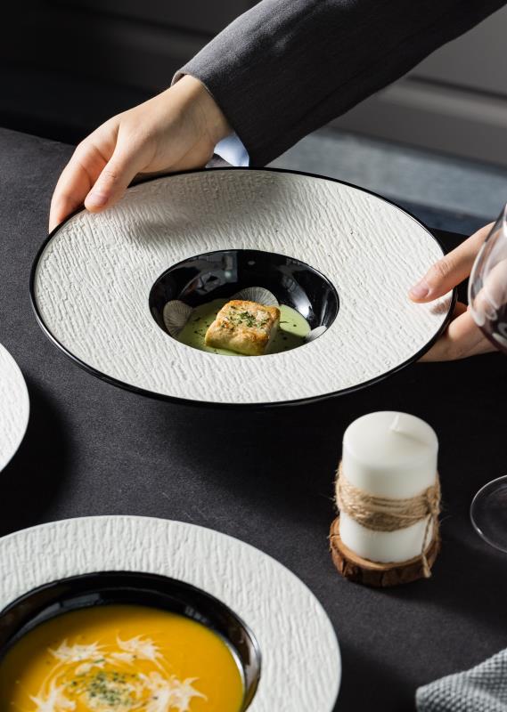 Bộ đĩa cao cấp màu đen họa tiết viền nhám trắng