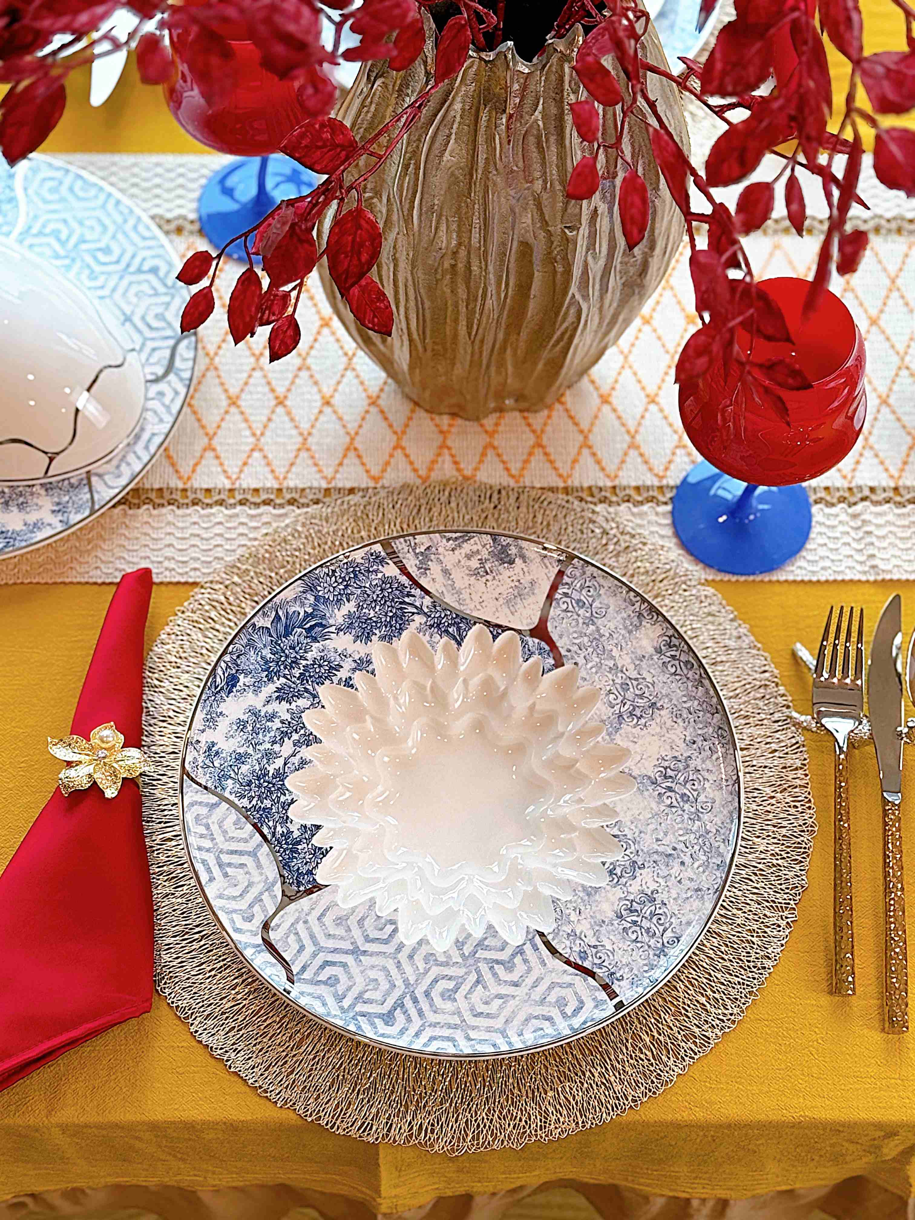 Set tiệc súp sứ xương hoa văn lam