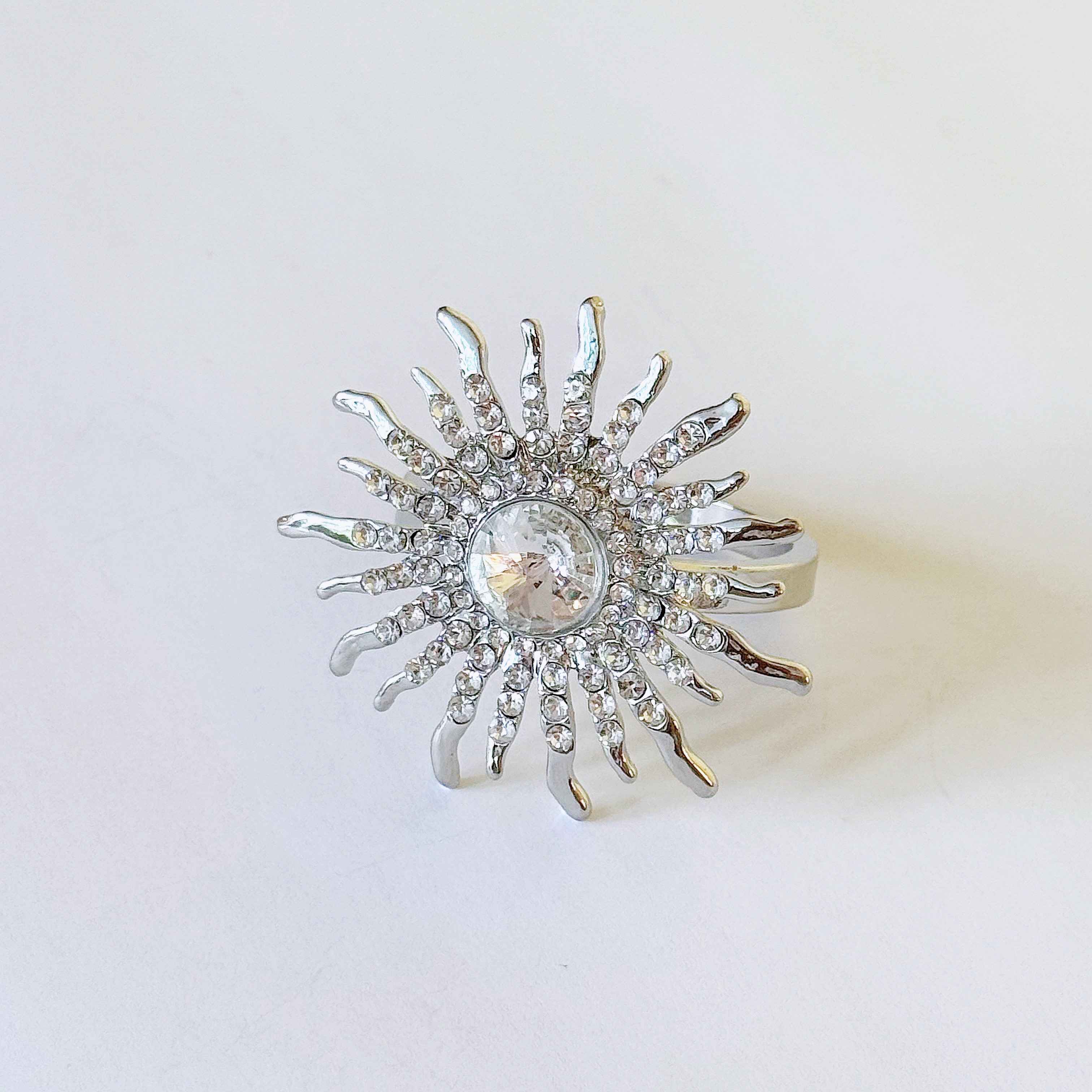 Ring mặt trời đá bạc