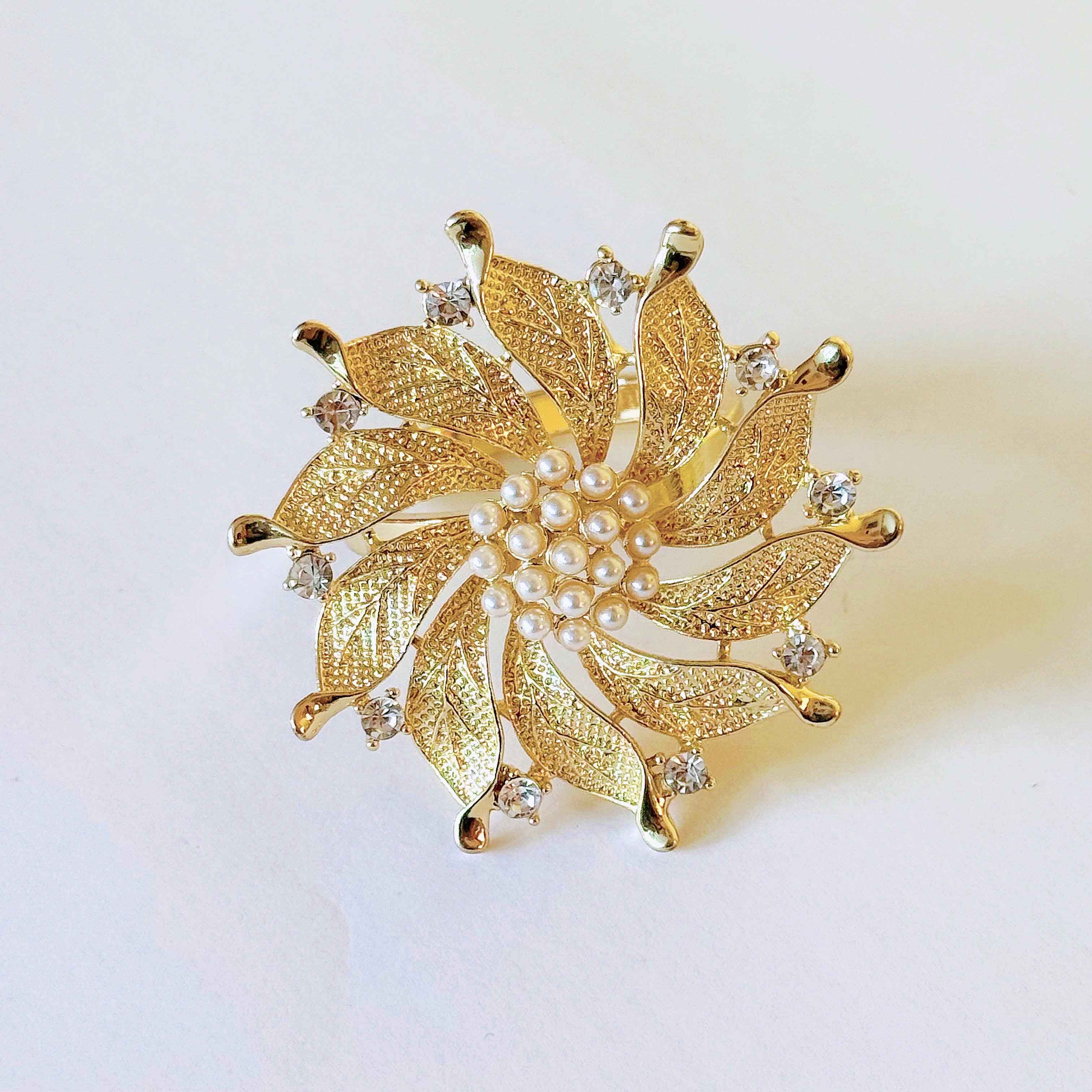 Ring hoa xoắn trai V