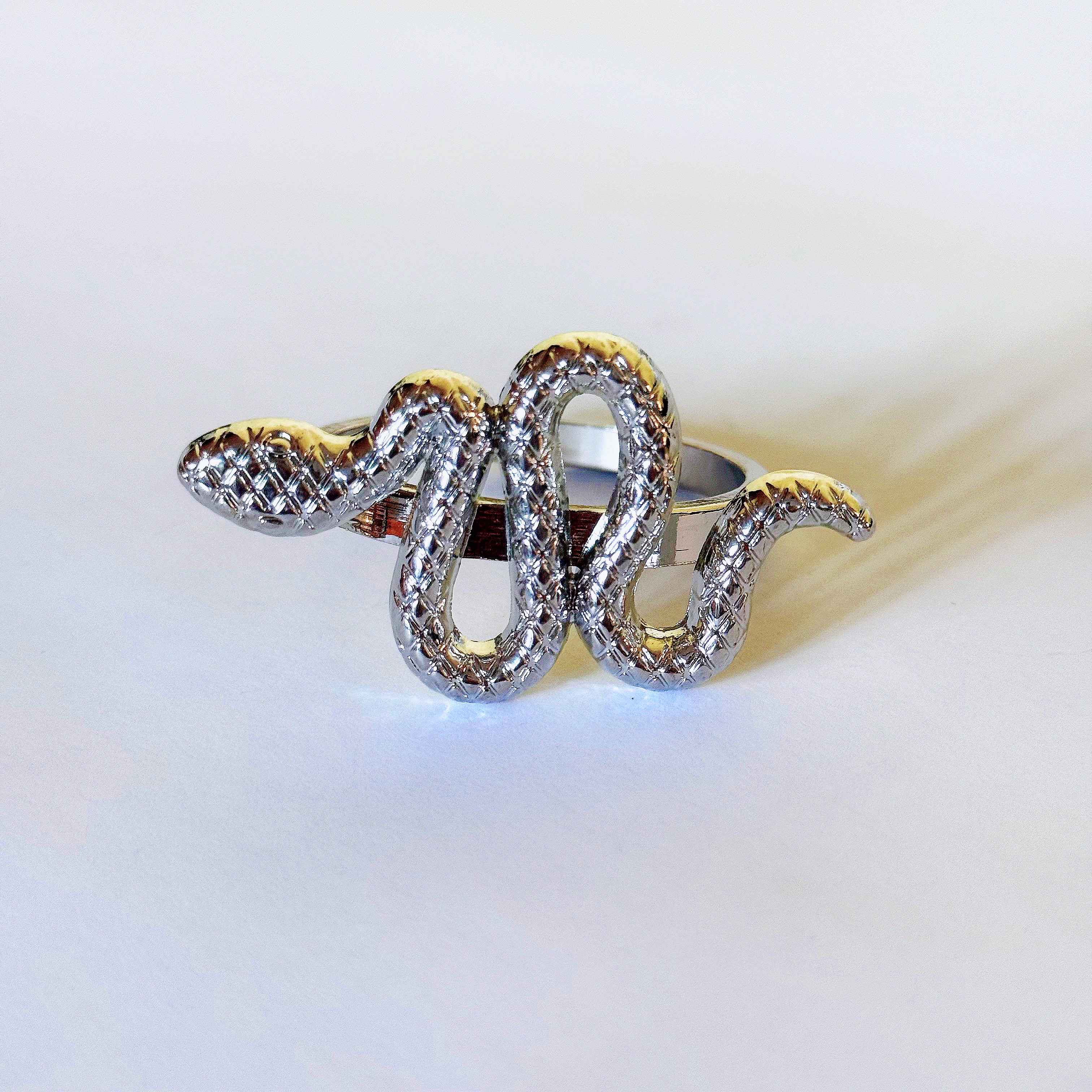 Ring rắn bạc