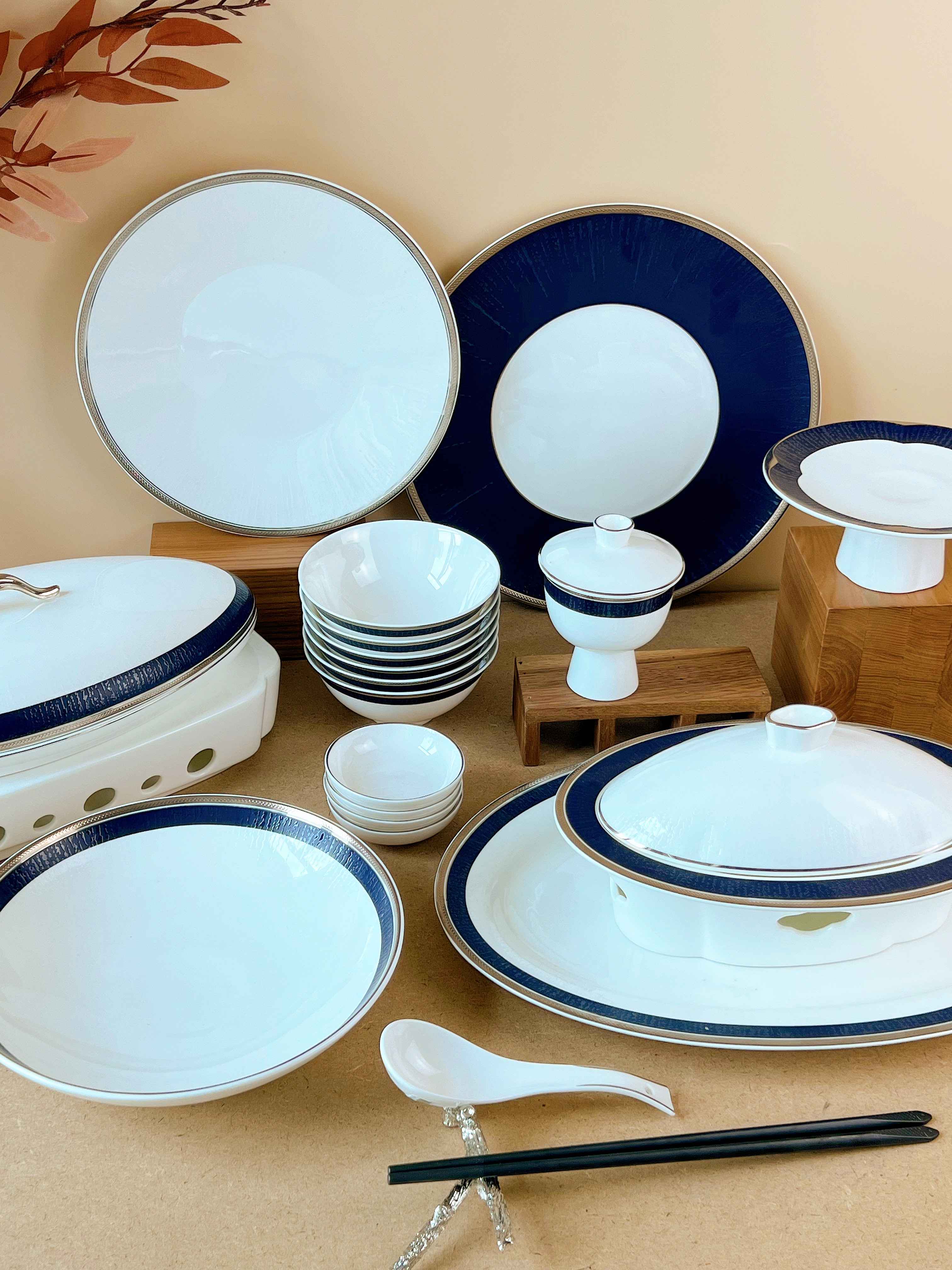 Bộ bát đĩa cao cấp sứ xương viền lam Bạc