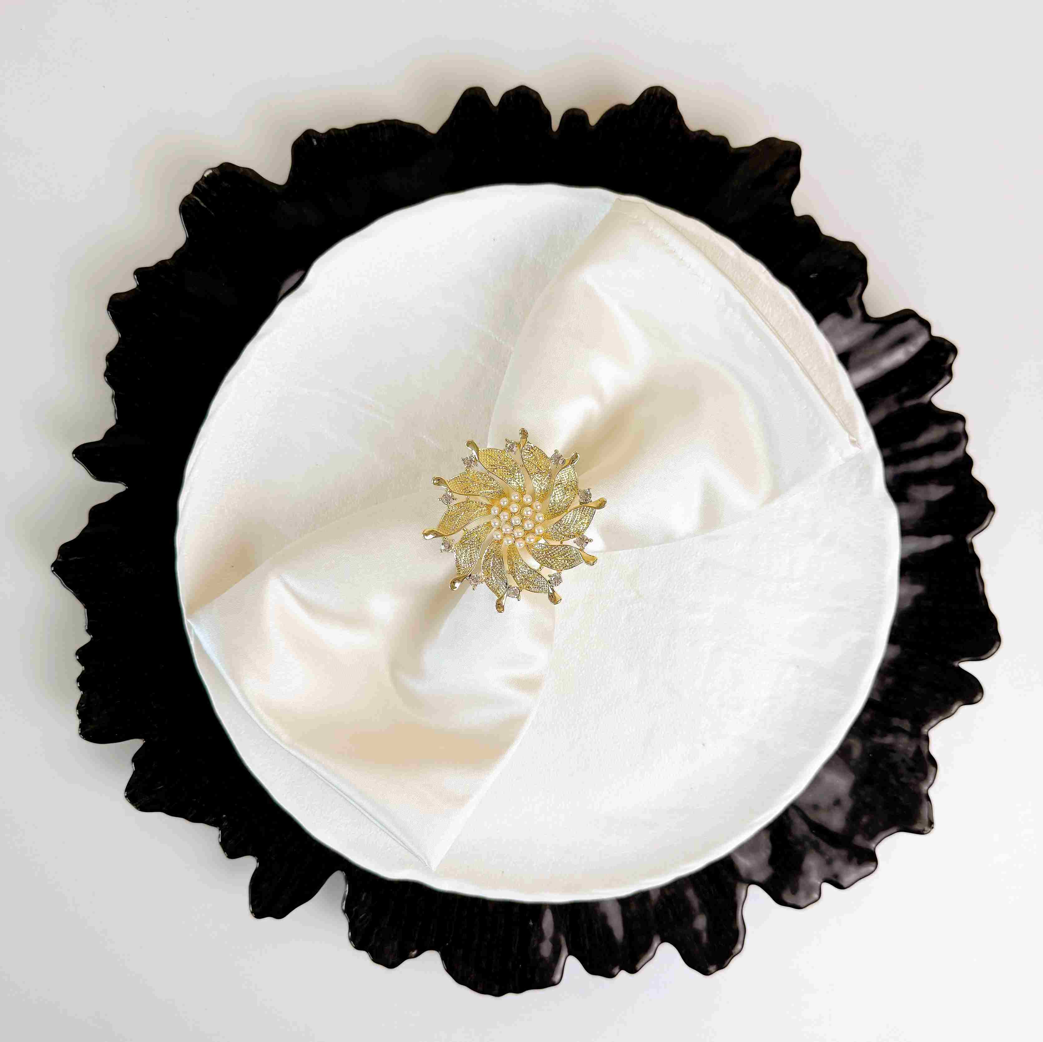 Set tiệc Halloween tone nâu đỏ