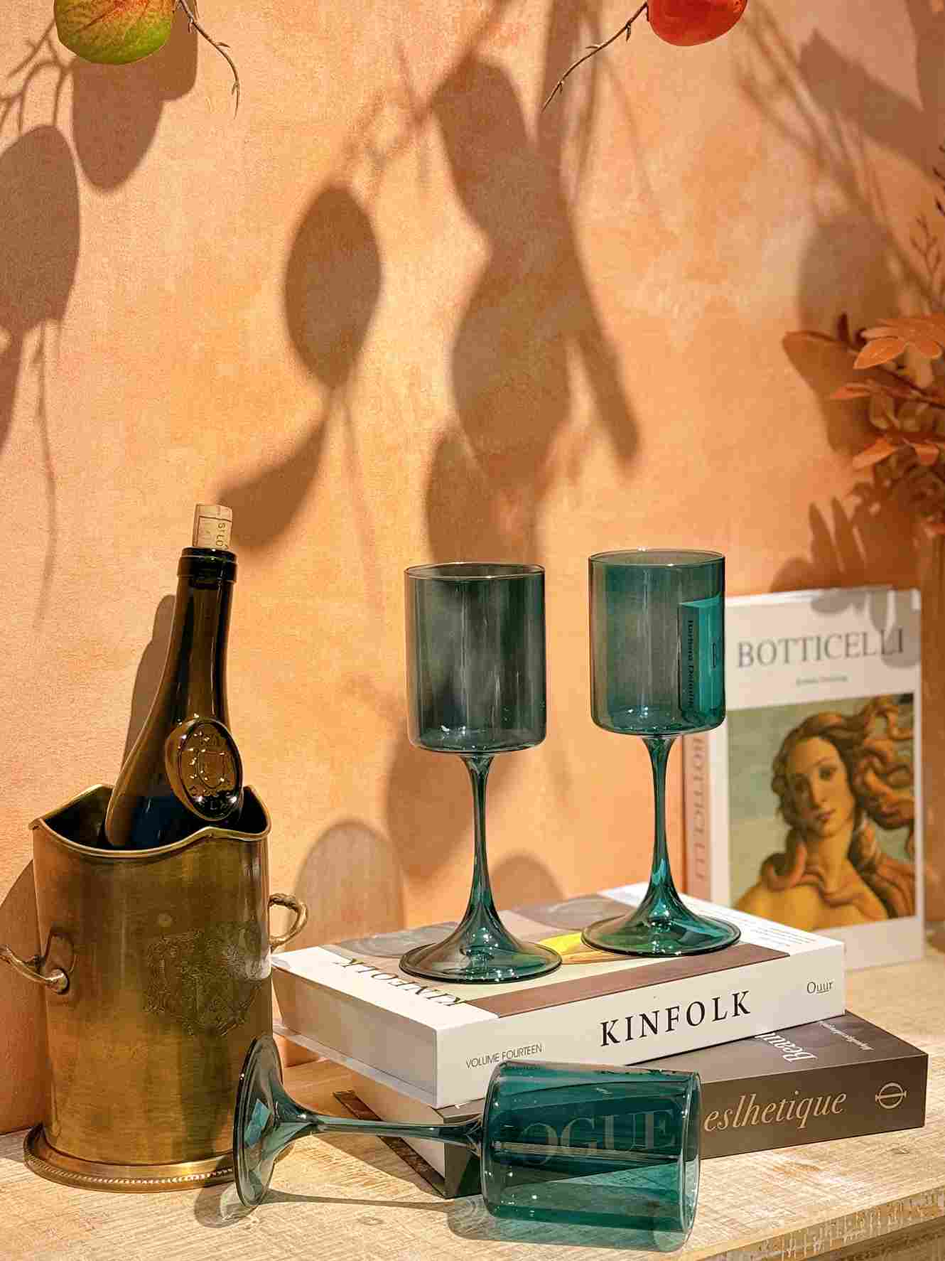 Ly vang thuỷ tinh trụ lục