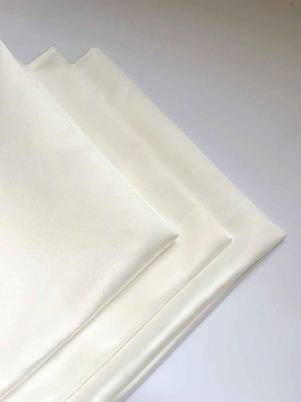 Napkin trắng bóng