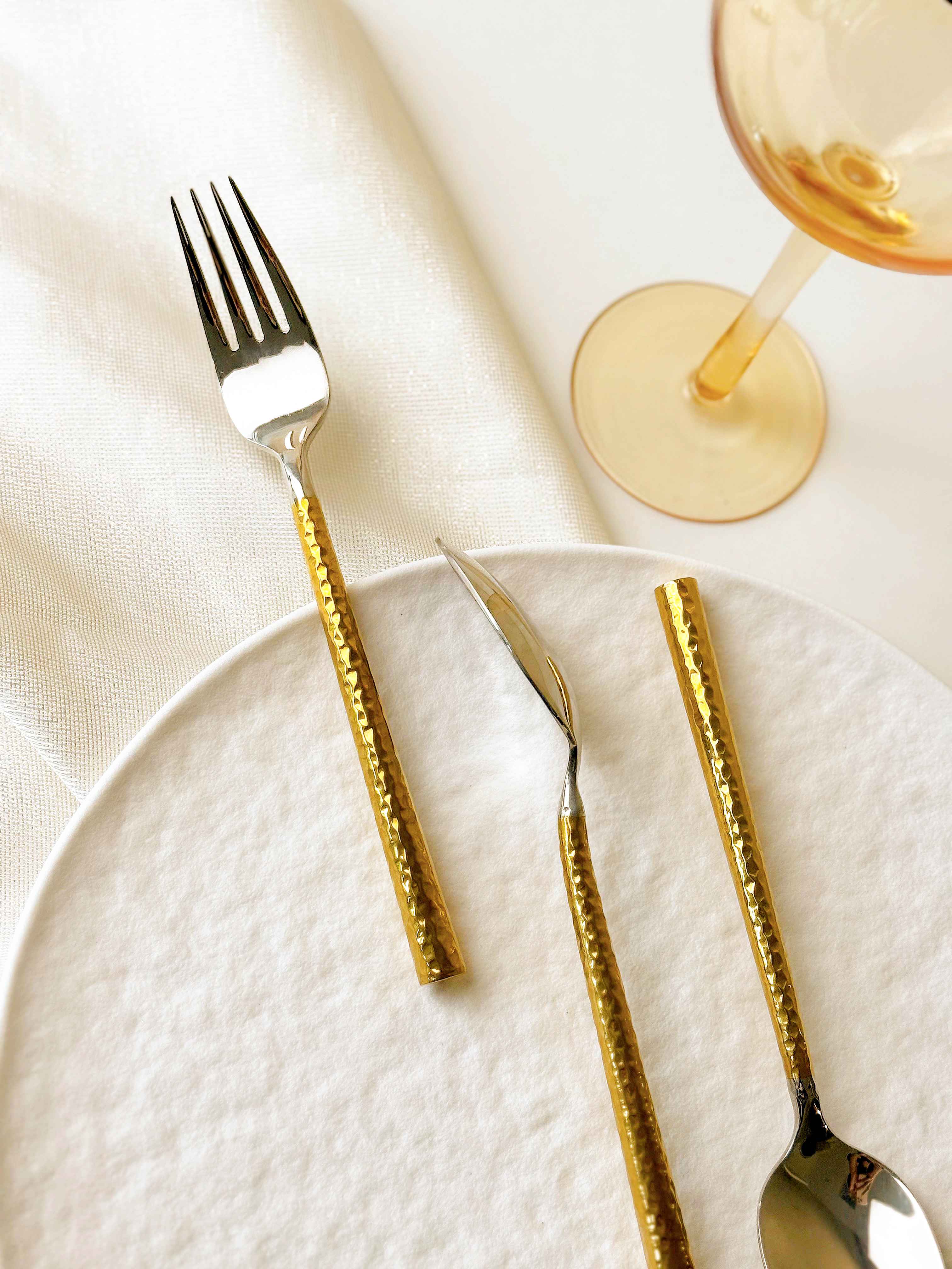 Set tiệc đỏ đen năm mới