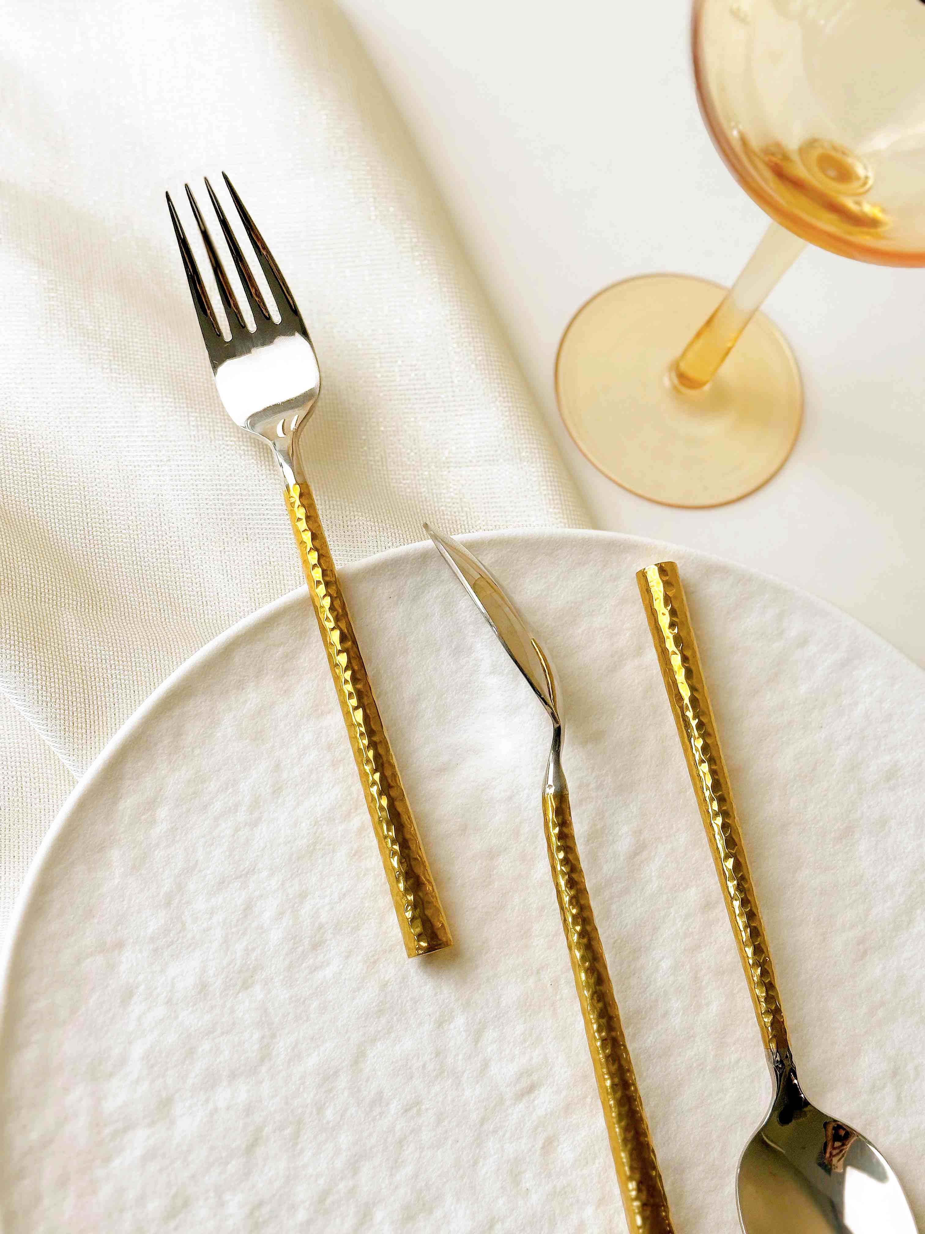 Set tiệc valentine đỏ trắng
