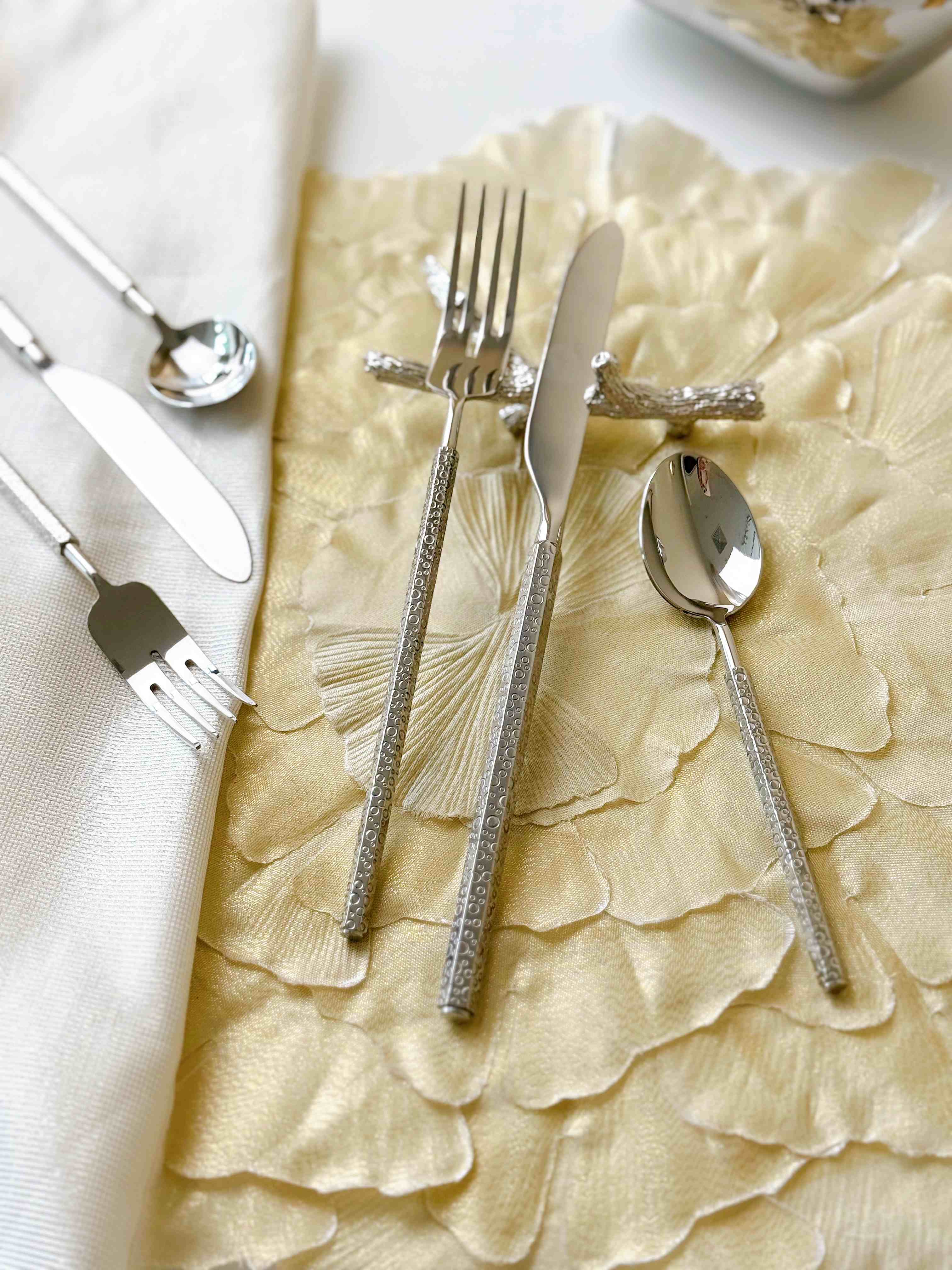 Bộ Dao Thìa Dĩa chuôi bạc hạt tròn